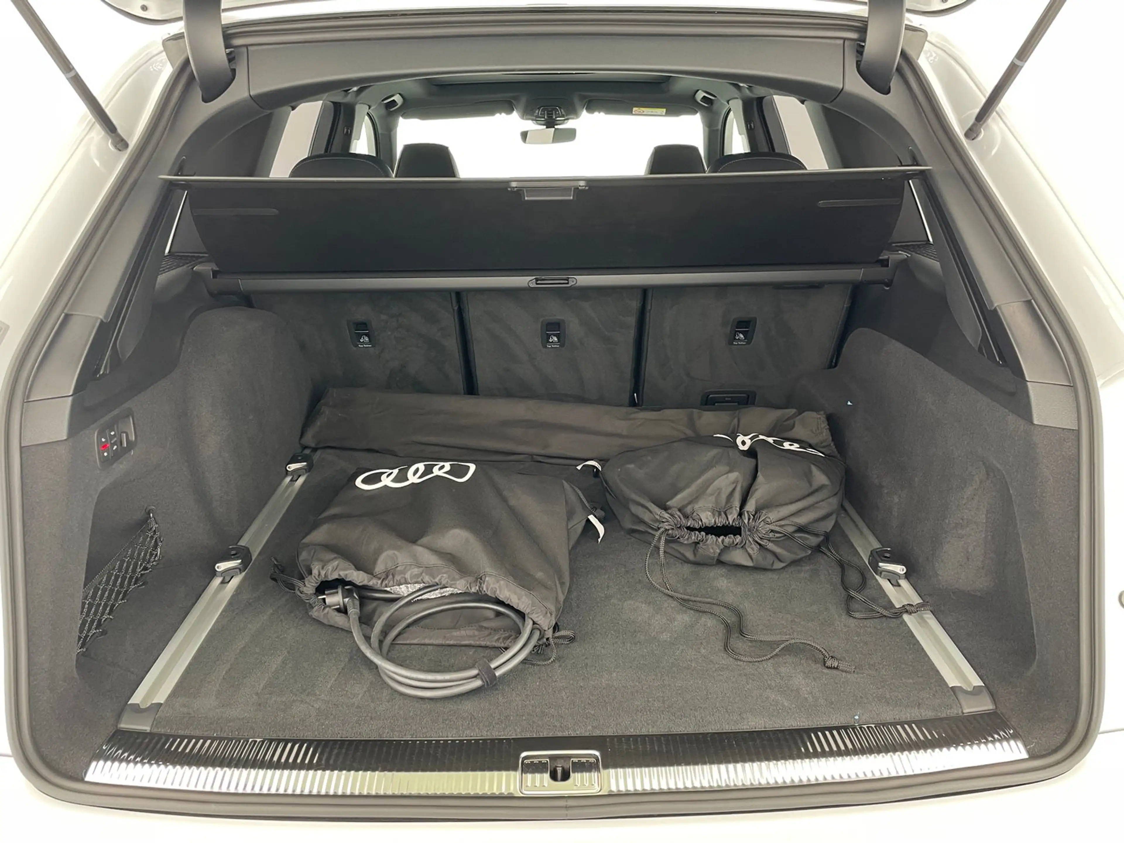 Audi Q7 60 TFSI e quattro 360 kW — photo 33