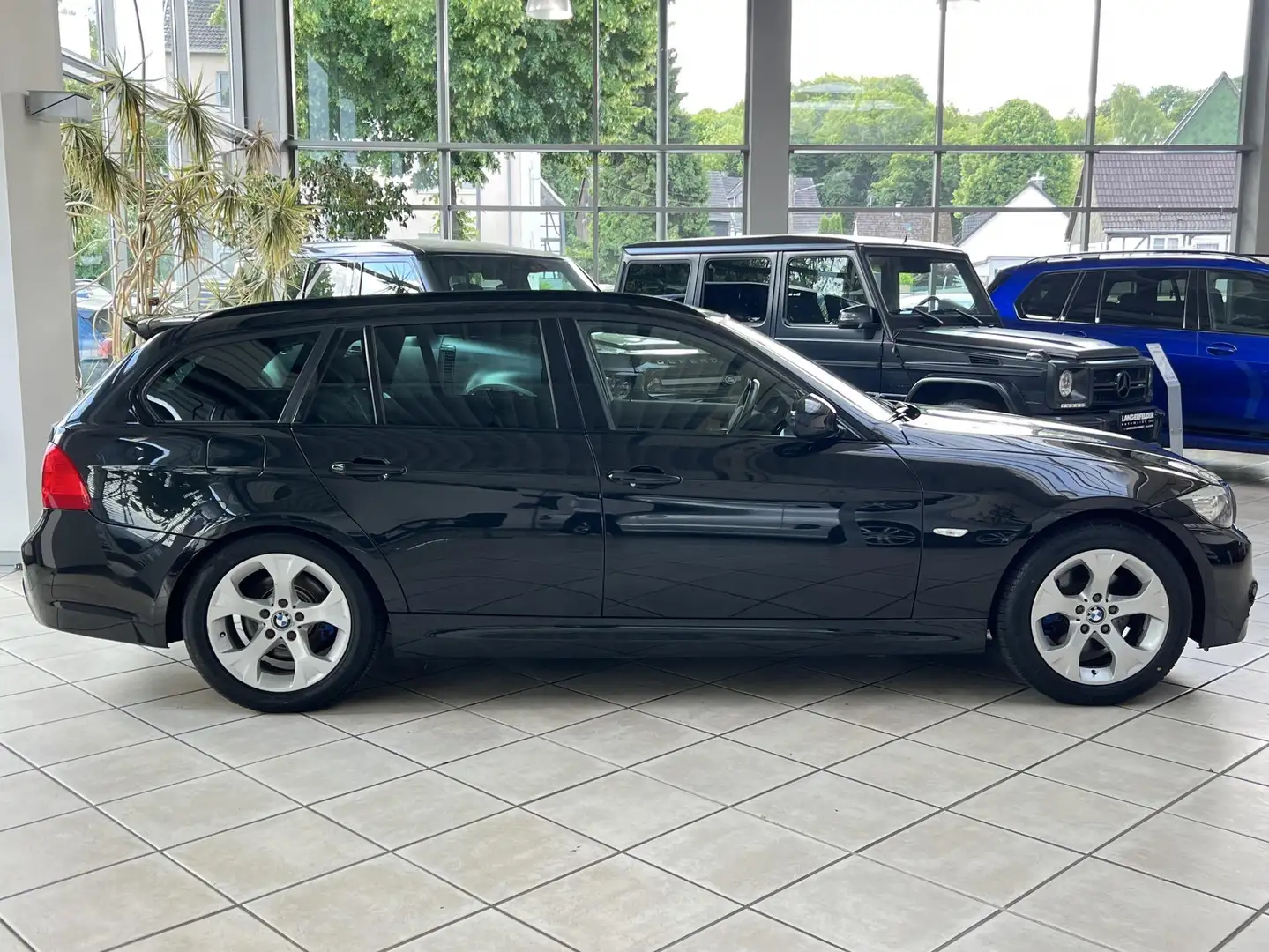 BMW 320 320i M-Technic|Alcantara|XENON|PDC|AHK-Schw|TPM| Schwarz - 2