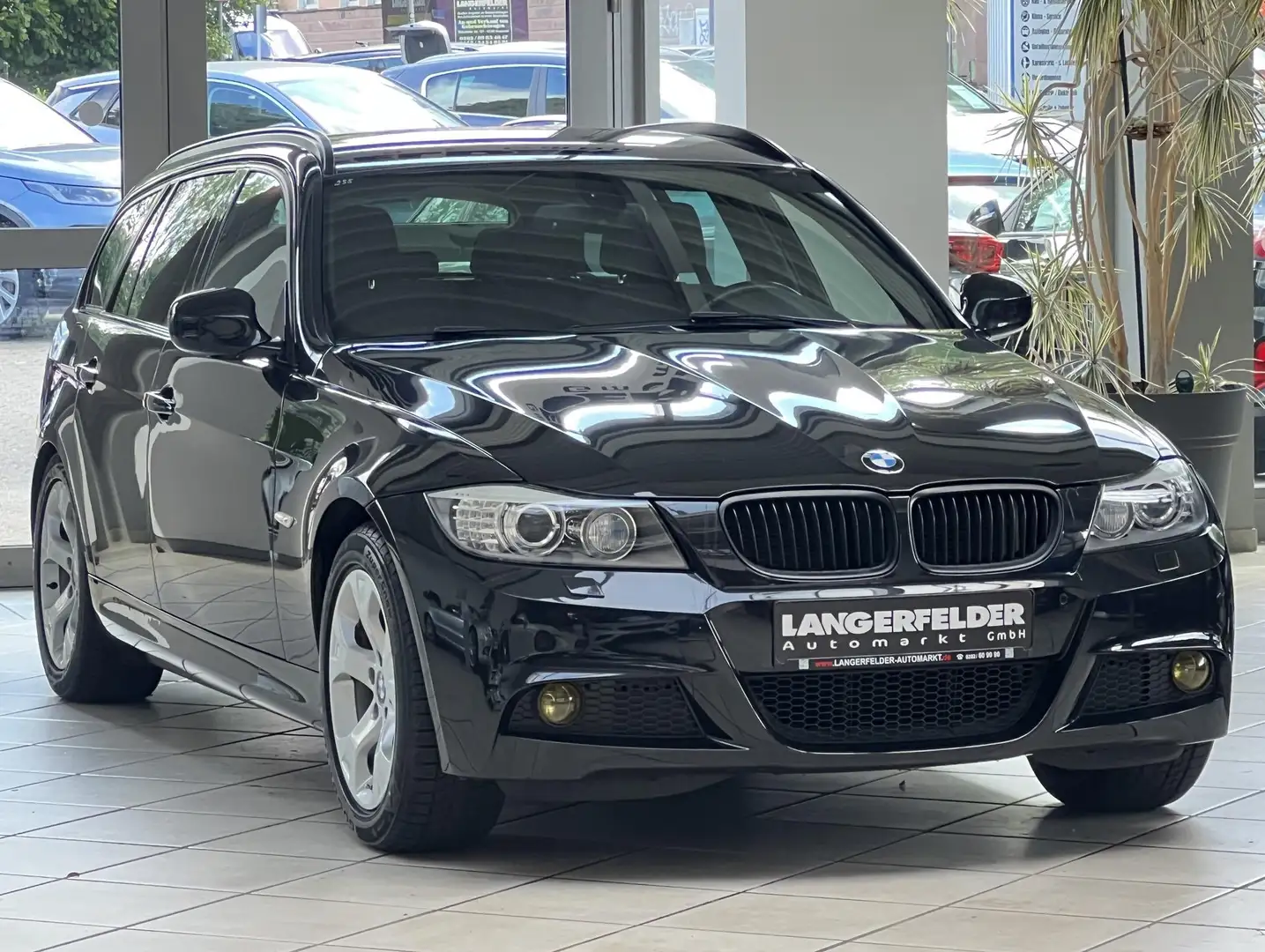 BMW 320 320i M-Technic|Alcantara|XENON|PDC|AHK-Schw|TPM| Schwarz - 1