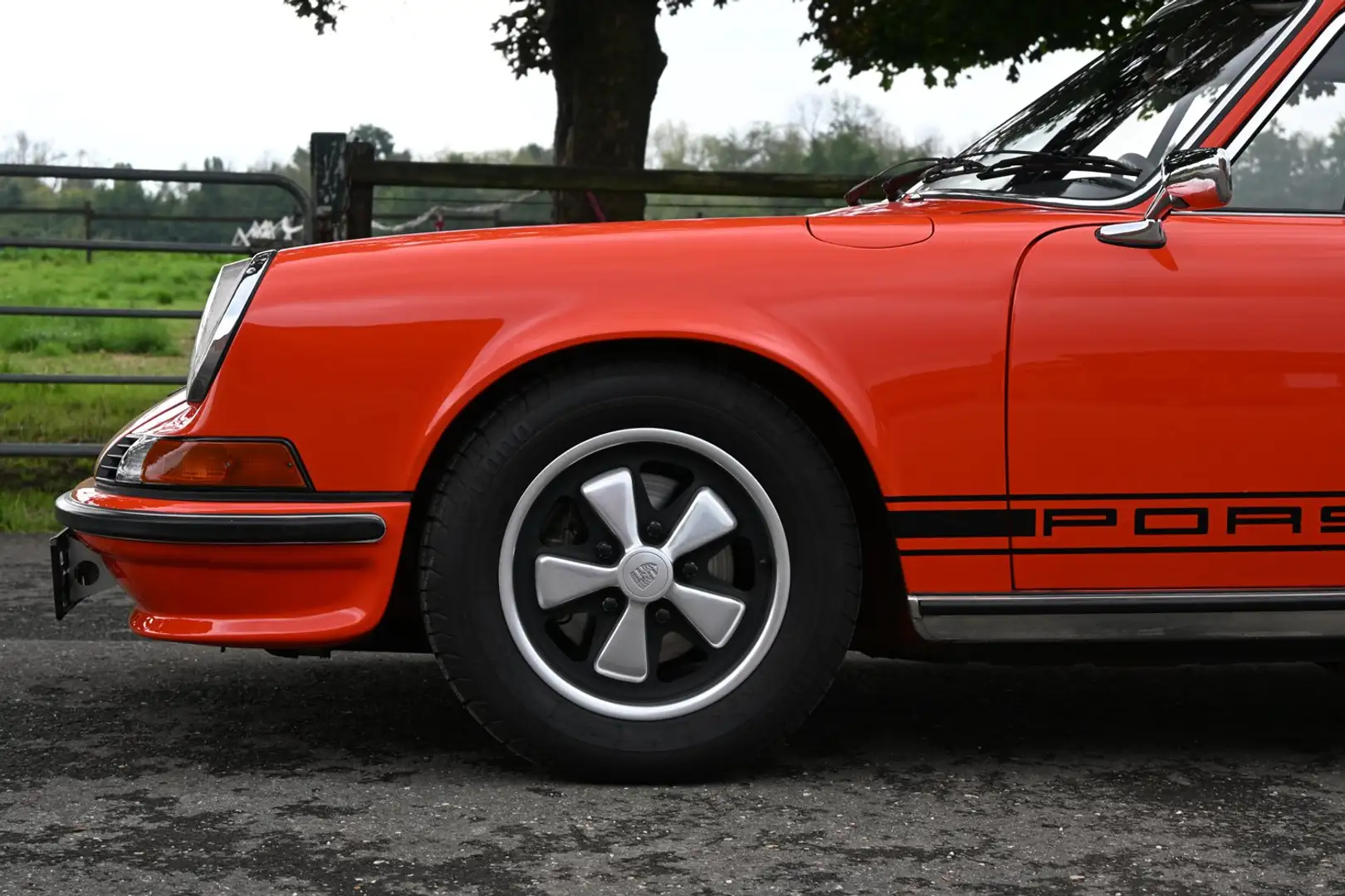 Porsche 911 911-T-Ölklappe 2,4s 190 PS - Sahnestück Orange - 2
