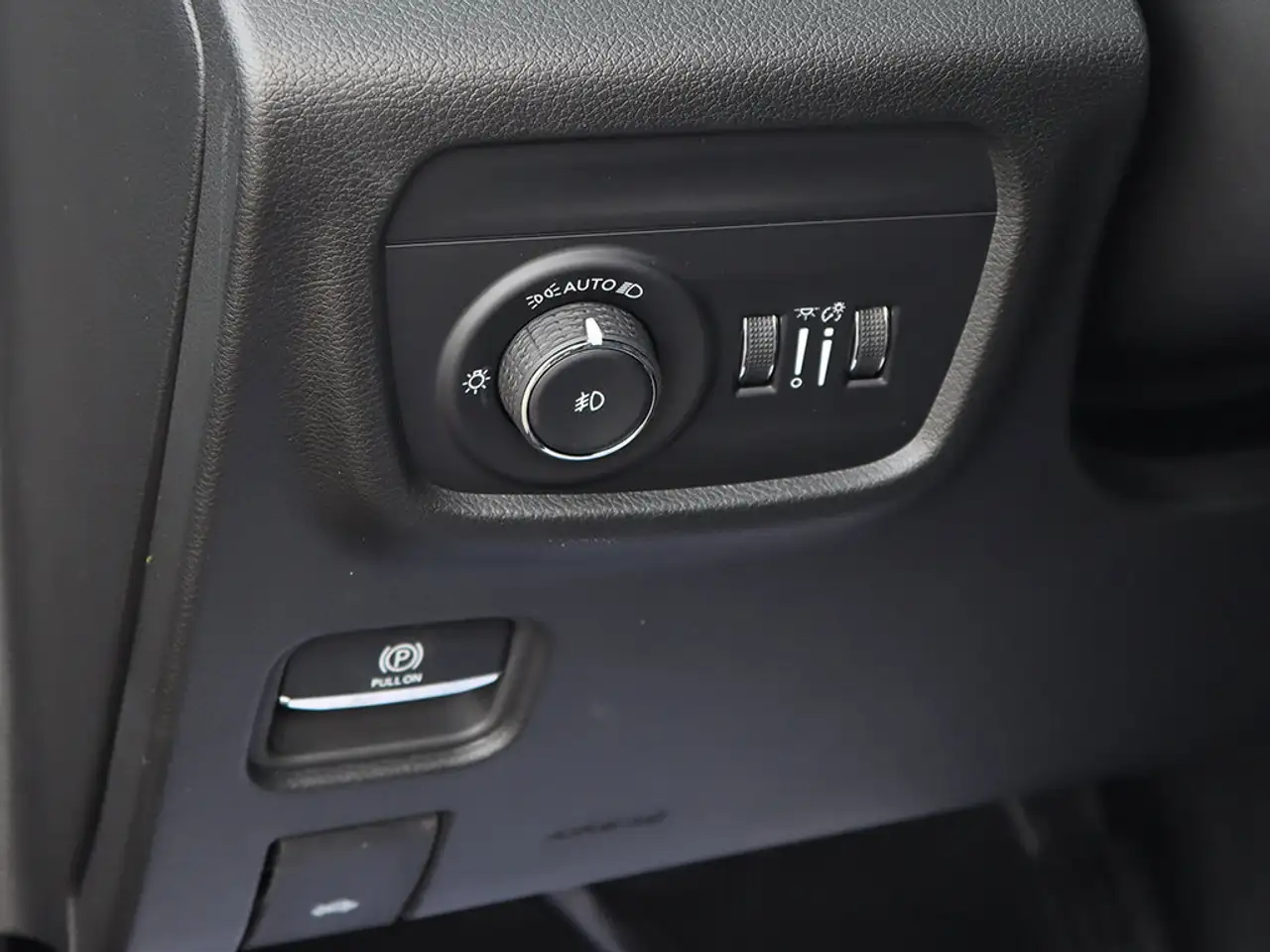 Jeep Grand Cherokee photo Jeep Grand Cherokee