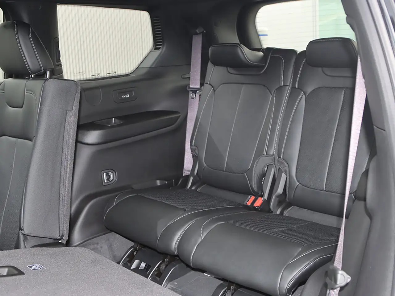 Jeep Grand Cherokee photo Jeep Grand Cherokee