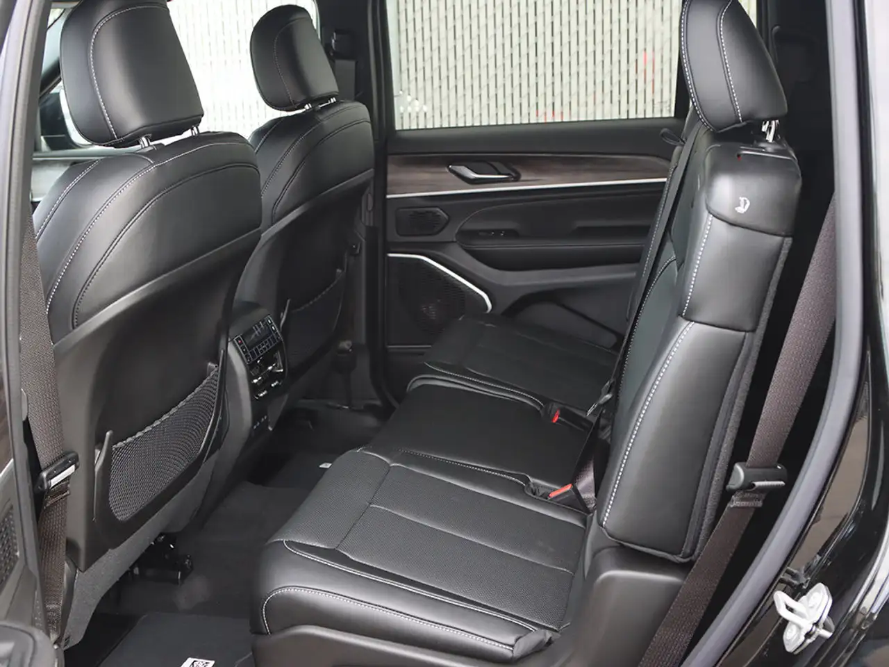 Jeep Grand Cherokee photo Jeep Grand Cherokee