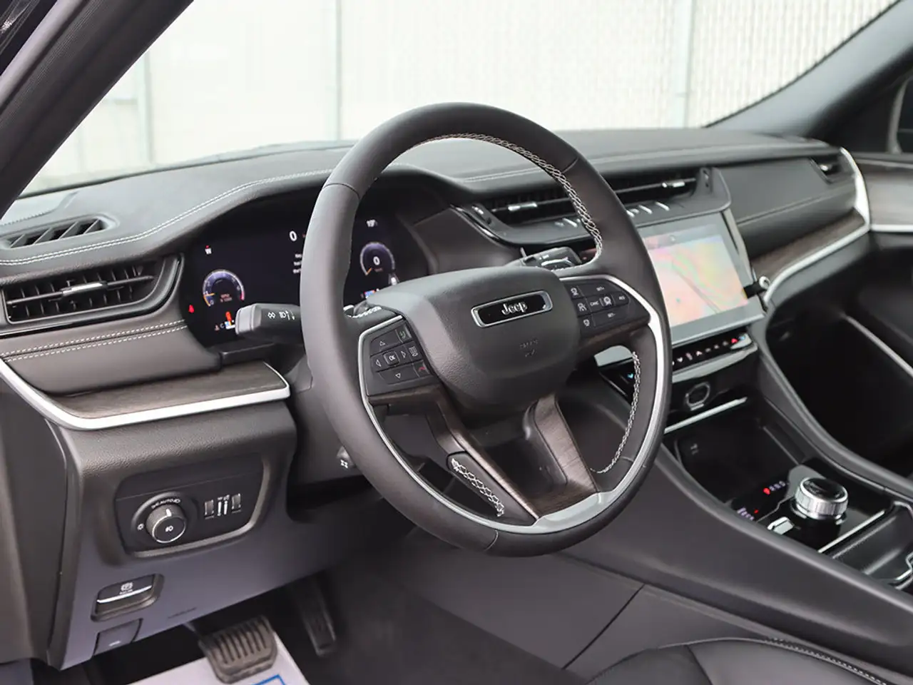 Jeep Grand Cherokee photo Jeep Grand Cherokee