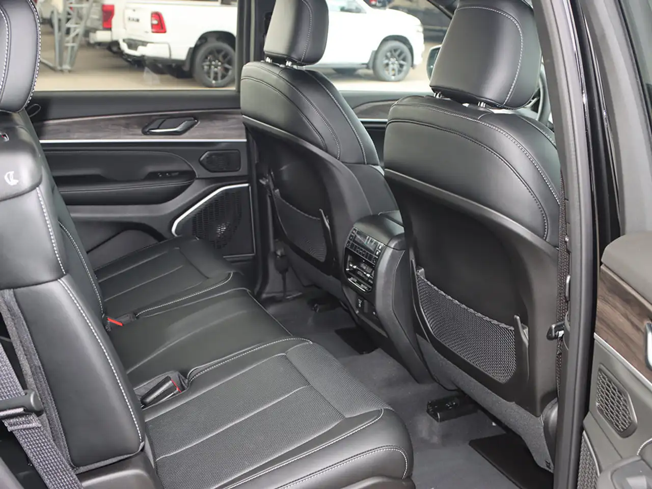 Jeep Grand Cherokee photo Jeep Grand Cherokee