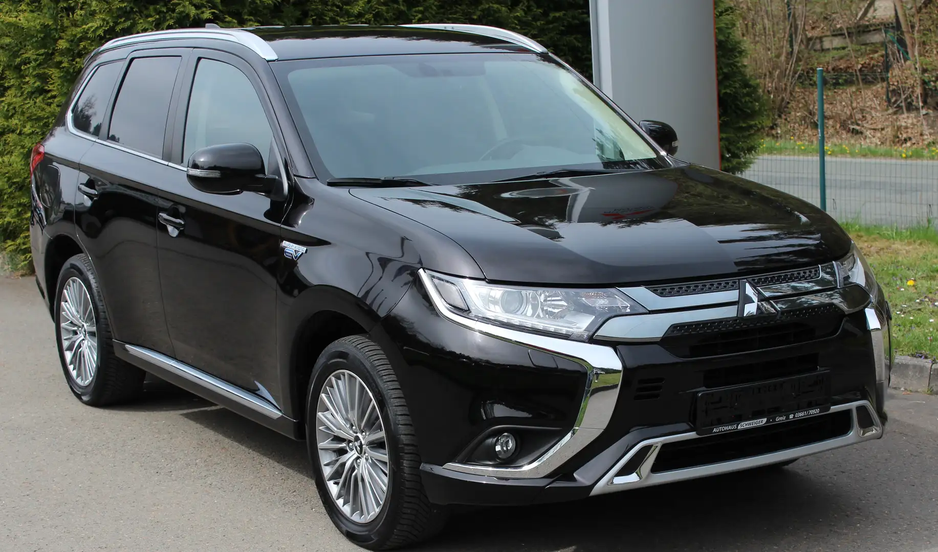 Mitsubishi Outlander 4 WD,PHV ,Kamera + Navi +LED Schwarz - 1