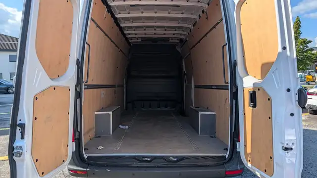 Mercedes-Benz Sprinter view 7
