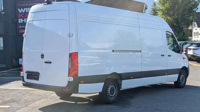 Mercedes-Benz Sprinter view 6