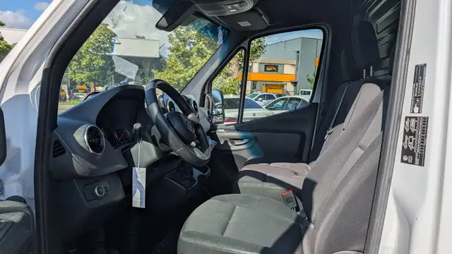 Mercedes-Benz Sprinter view 11