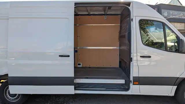 Mercedes-Benz Sprinter view 9