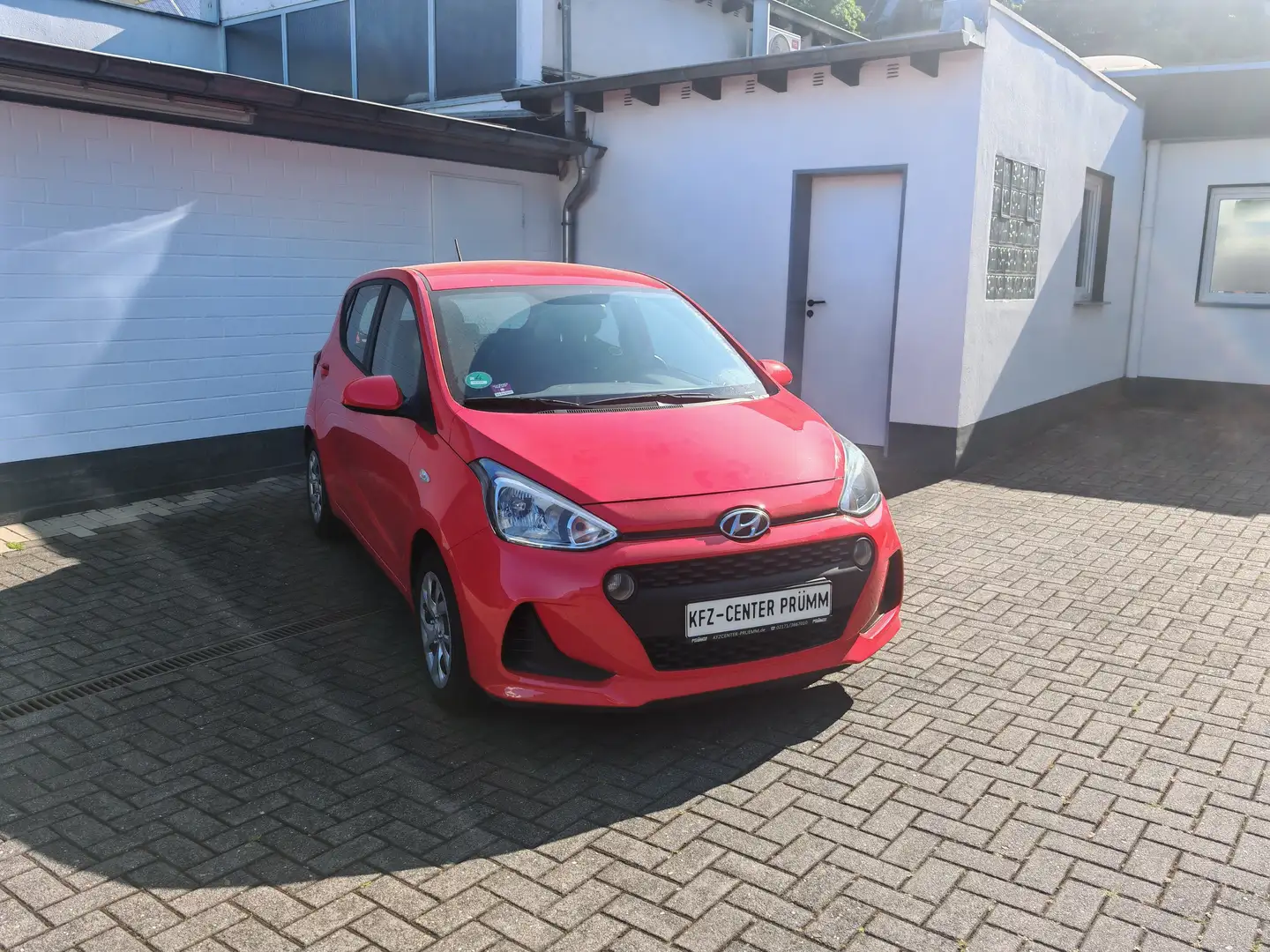 Hyundai i10 1.0 SHZG/KLIMA/beheizb.Frontscheibe/AHK/Garantie Rot - 1