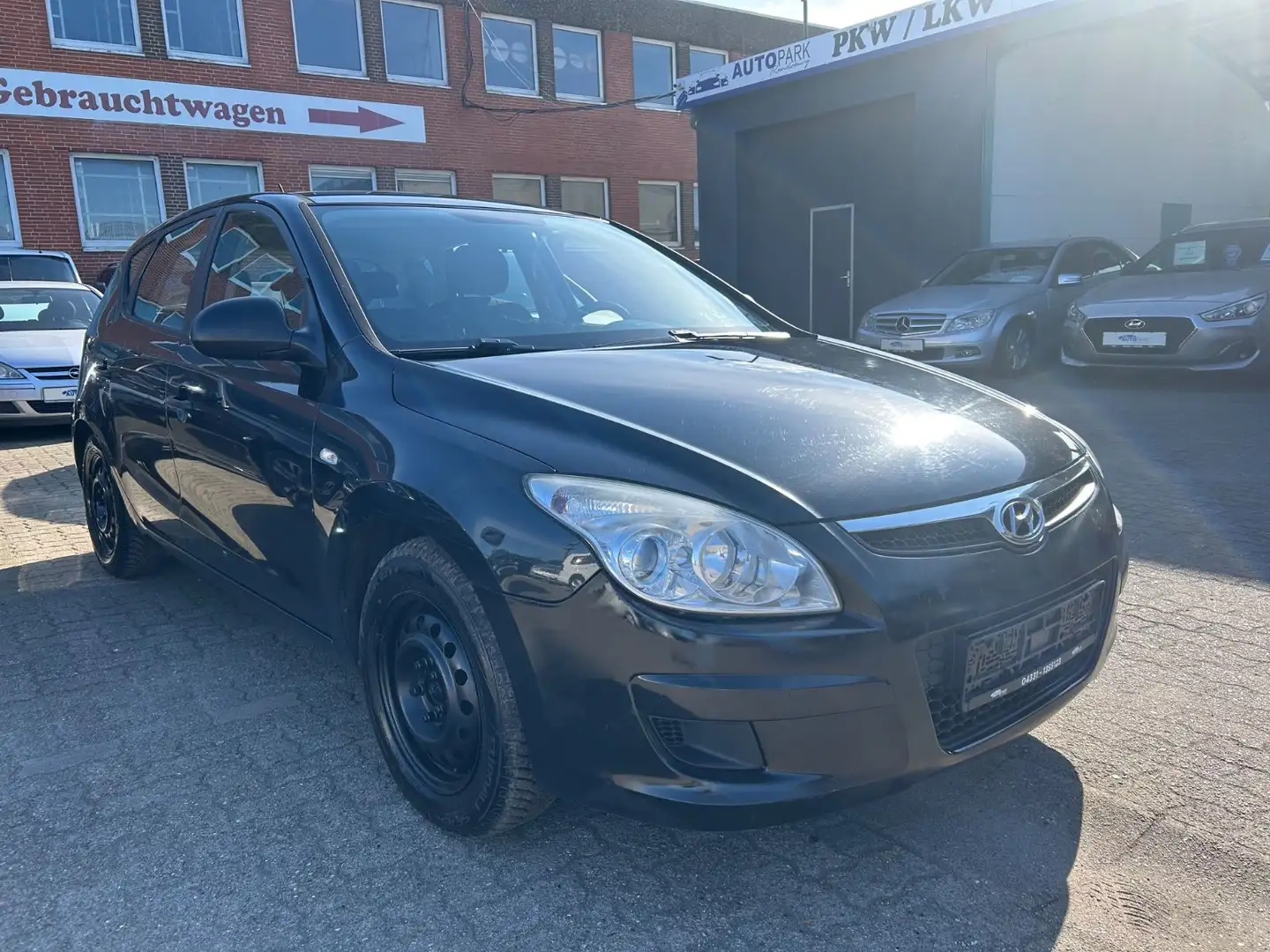 Hyundai i30 Classic 1.6 CRDI *Klima* Schwarz - 2
