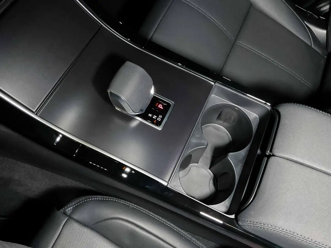 Land Rover Range Rover Velar снимка Land Rover Range Rover Velar