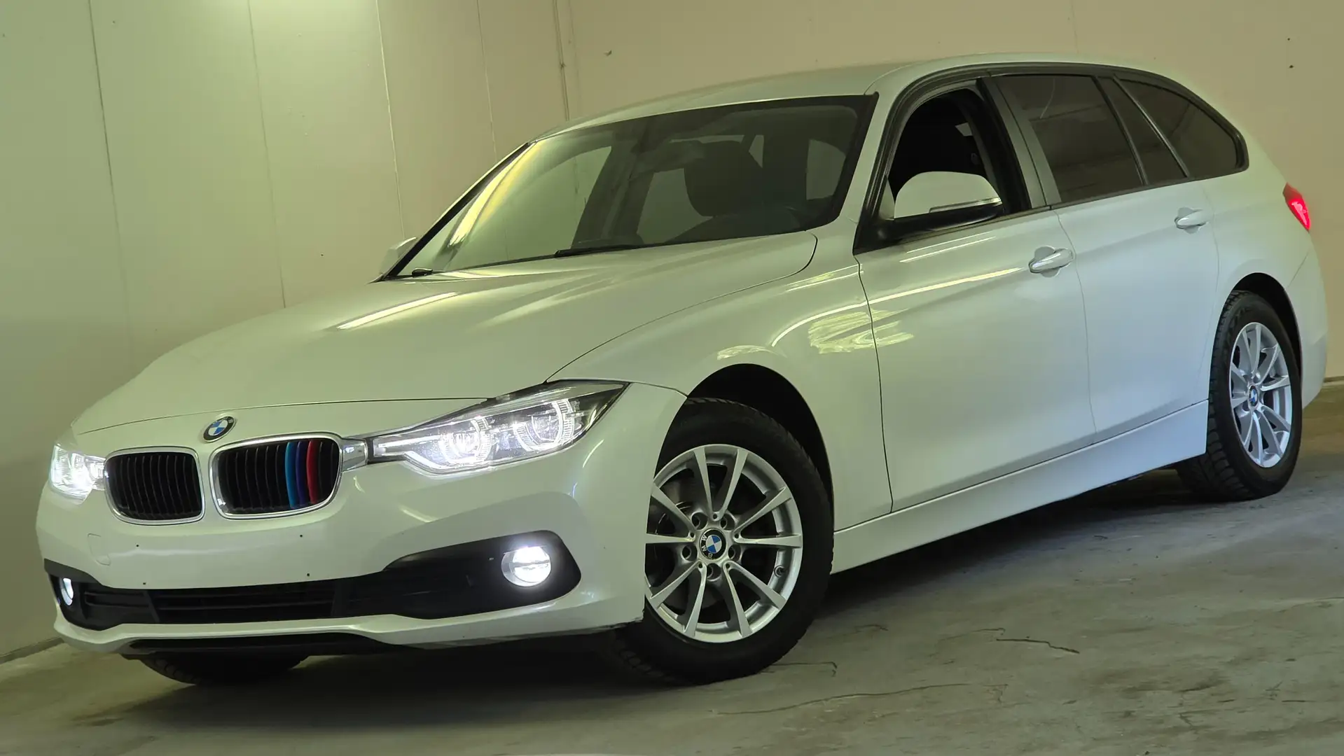 BMW 318 Touring 318 dA / Led / Gps / Garantie / Blanc - 1