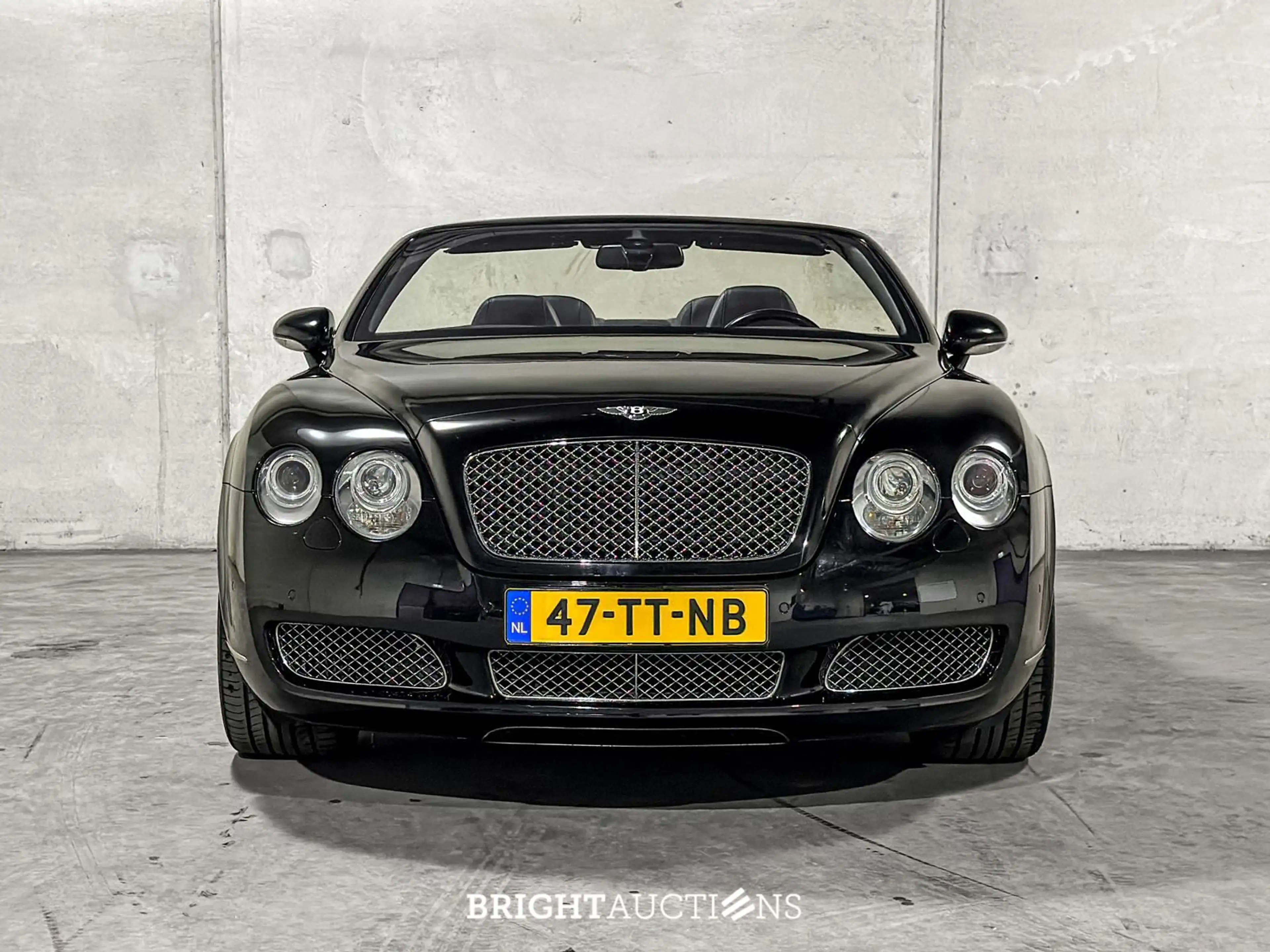 Bentley Continental GTC 6.0 W12 — photo 9