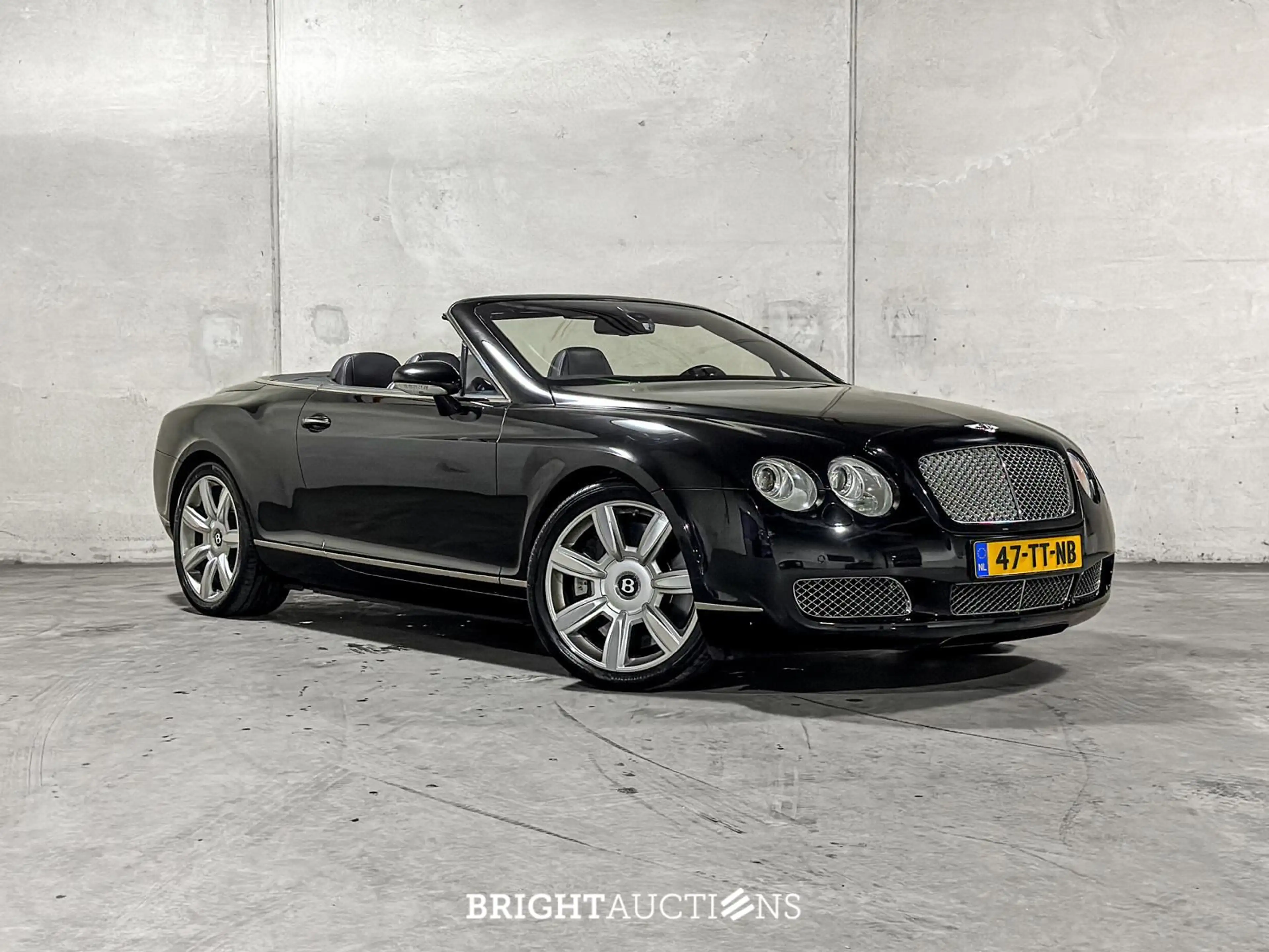 Bentley Continental GTC 6.0 W12 — photo 13