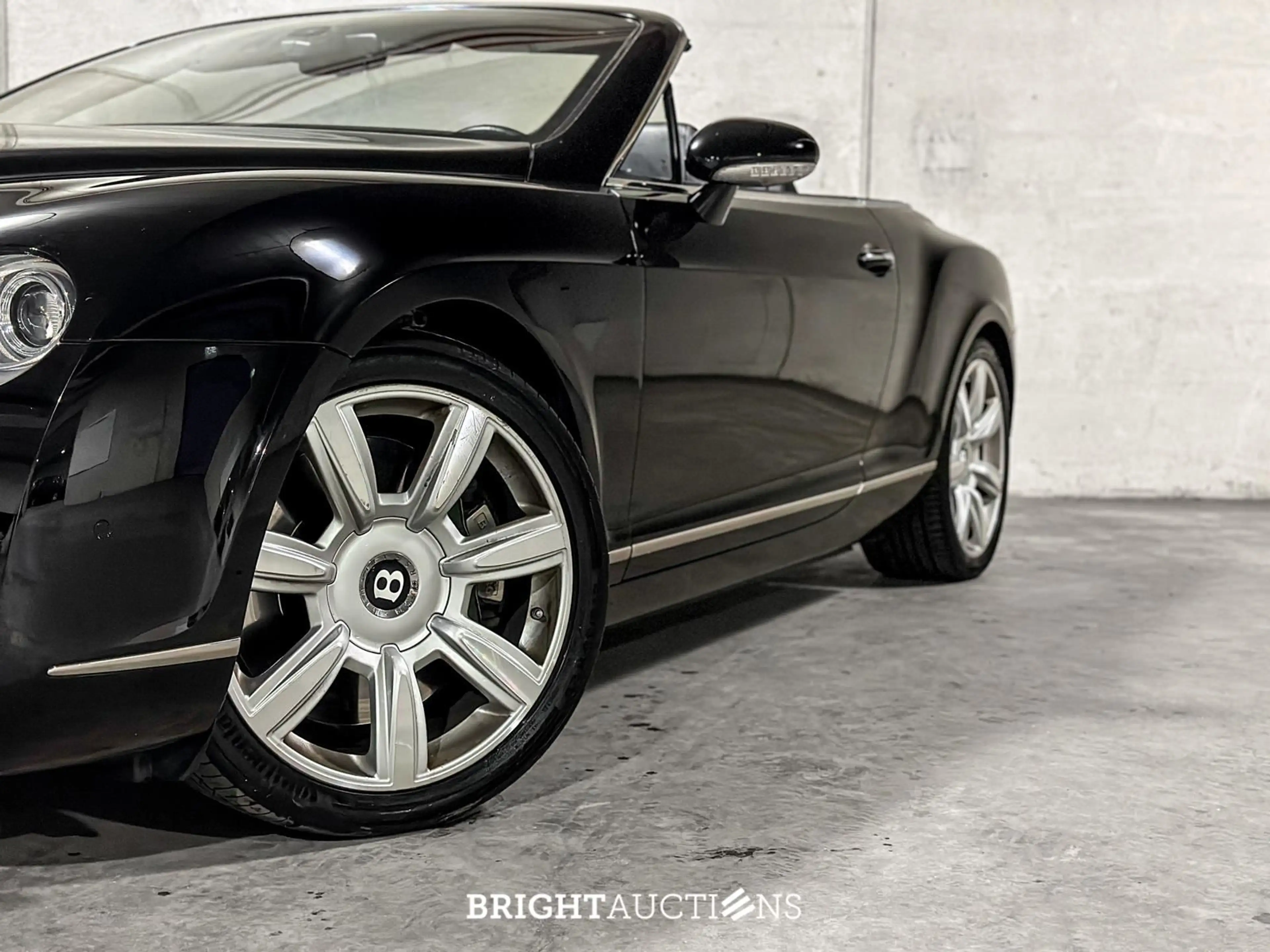 Bentley Continental GTC 6.0 W12 — photo 7