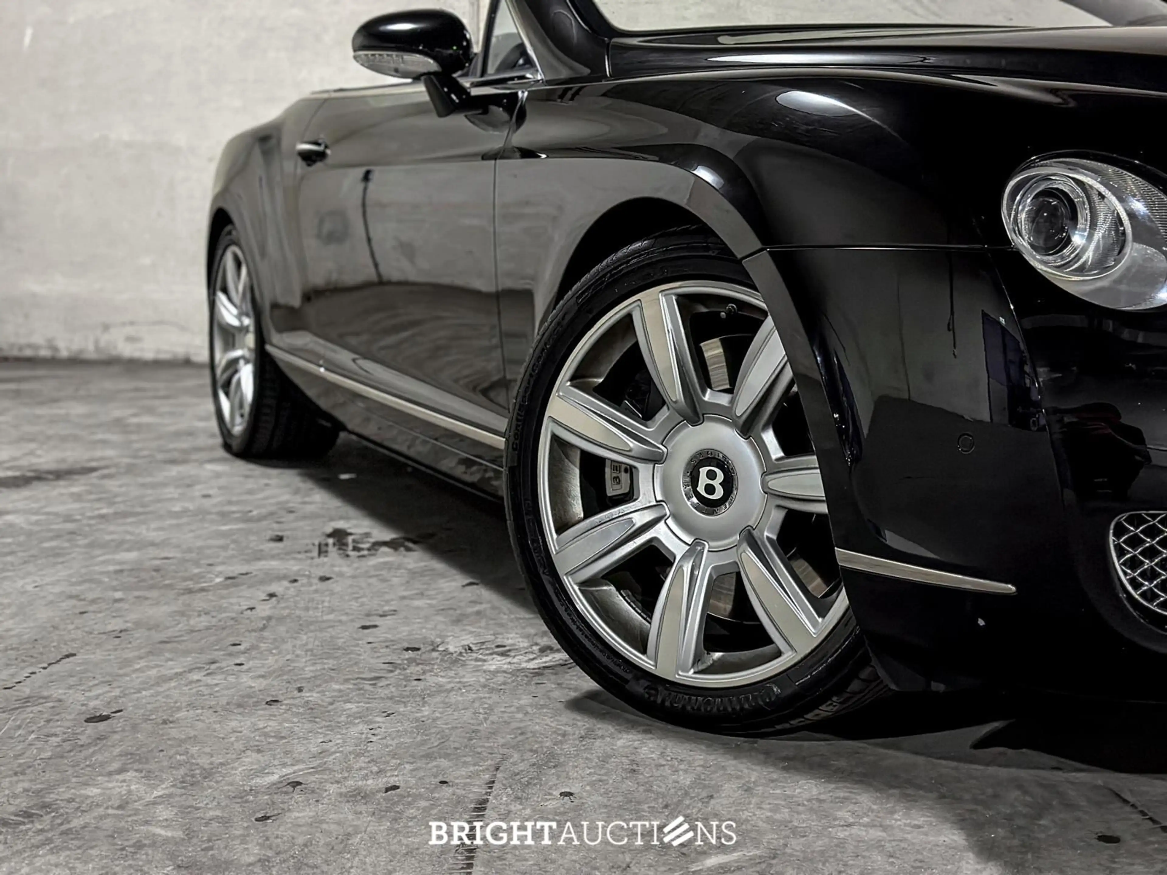 Bentley Continental GTC 6.0 W12 — photo 14