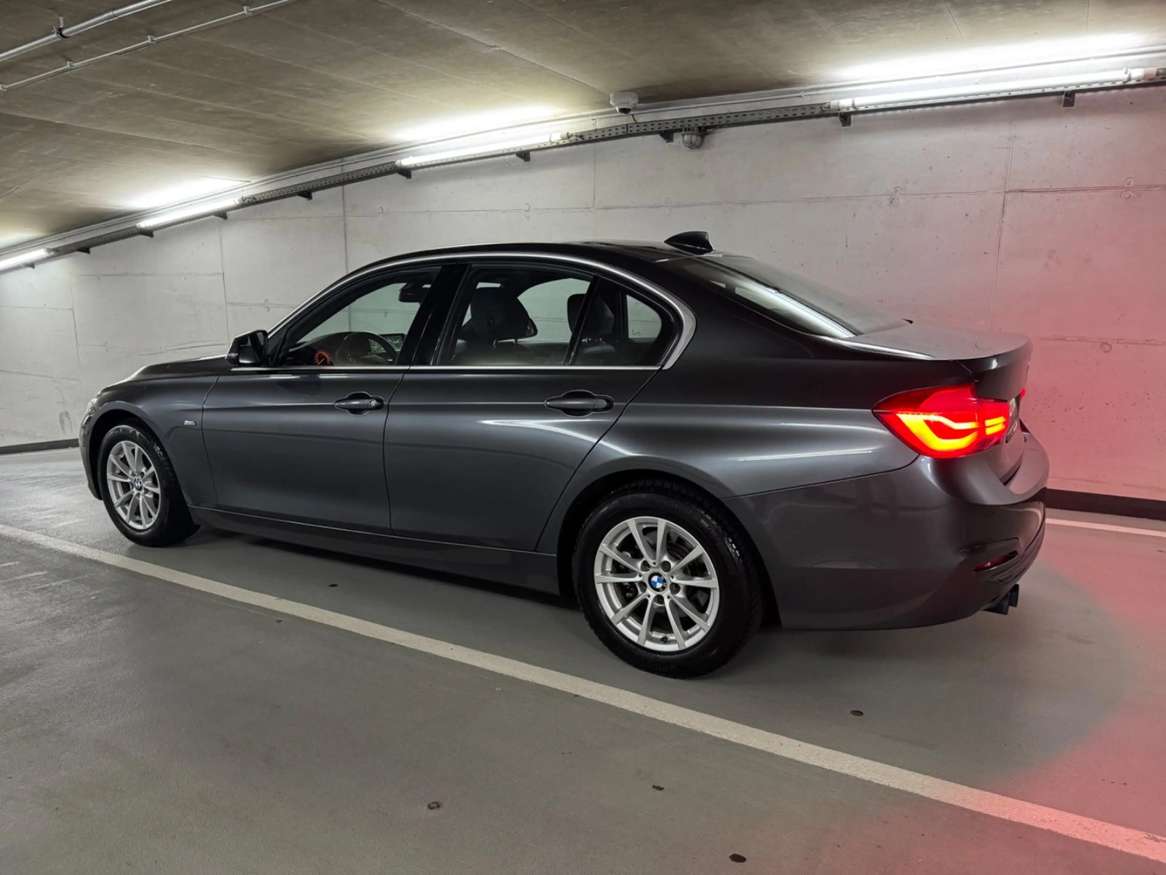BMW 320 iA Lim. |SportLine|NaviProf|LED|Leder|LCI| — photo 3