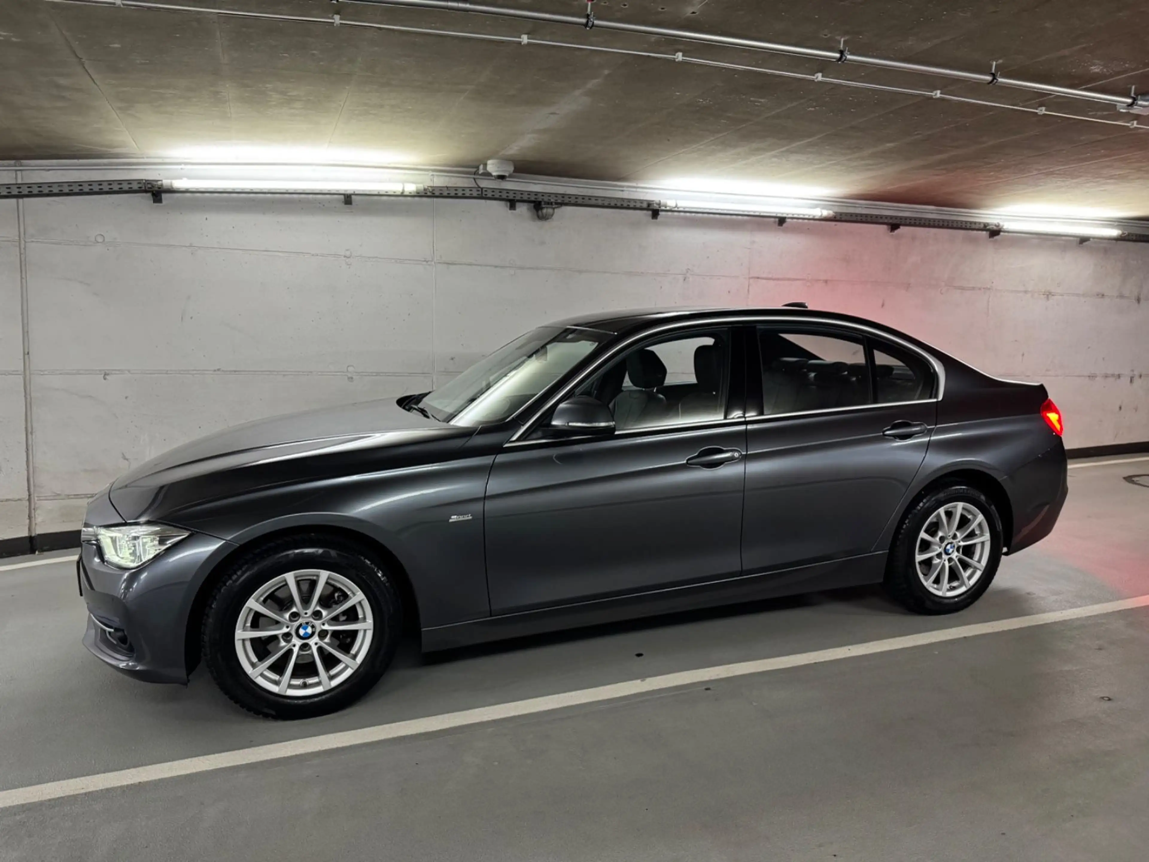 BMW 320 iA Lim. |SportLine|NaviProf|LED|Leder|LCI| — photo 2