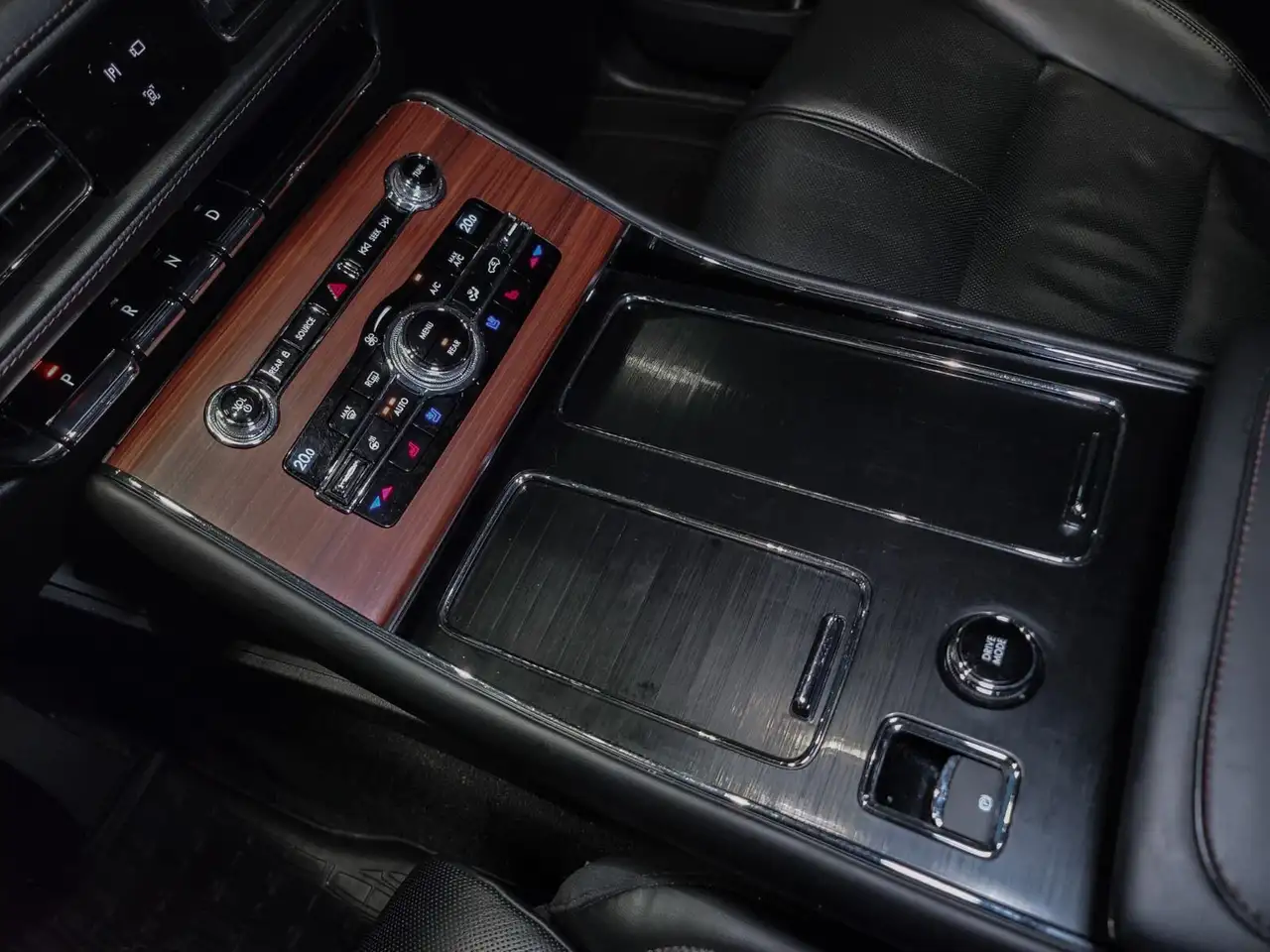 Lincoln Aviator снимка Lincoln Aviator