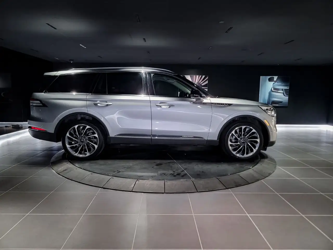 Lincoln Aviator снимка Lincoln Aviator