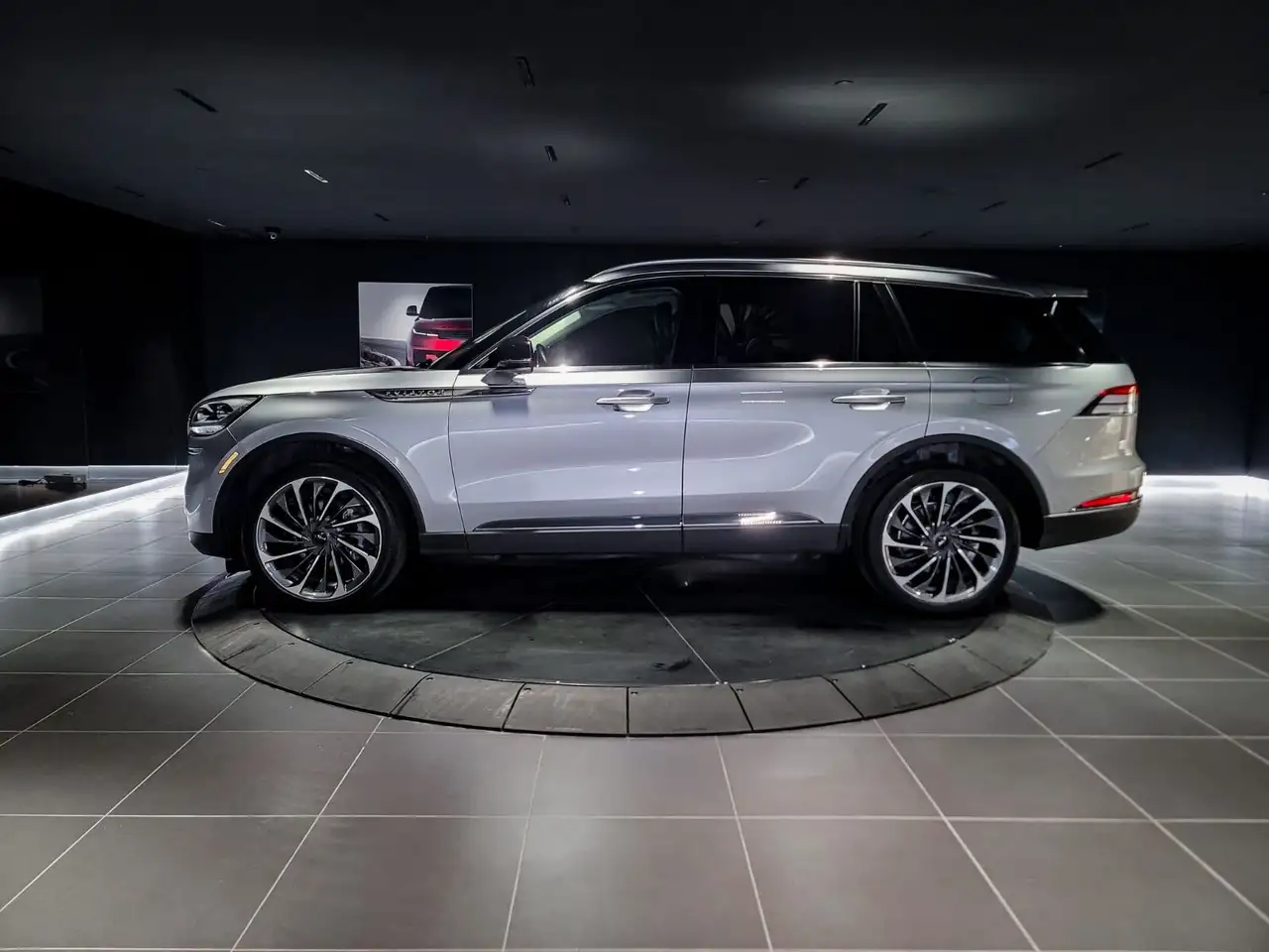 Lincoln Aviator снимка Lincoln Aviator