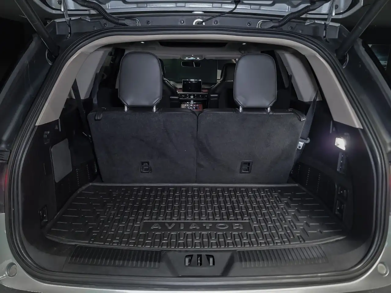 Lincoln Aviator снимка Lincoln Aviator
