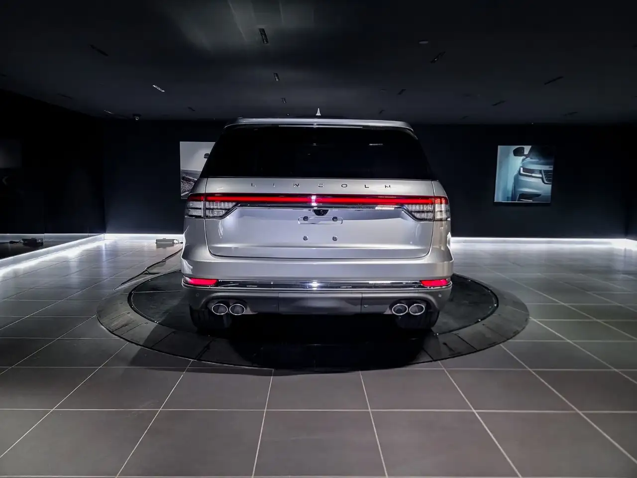 Lincoln Aviator снимка Lincoln Aviator