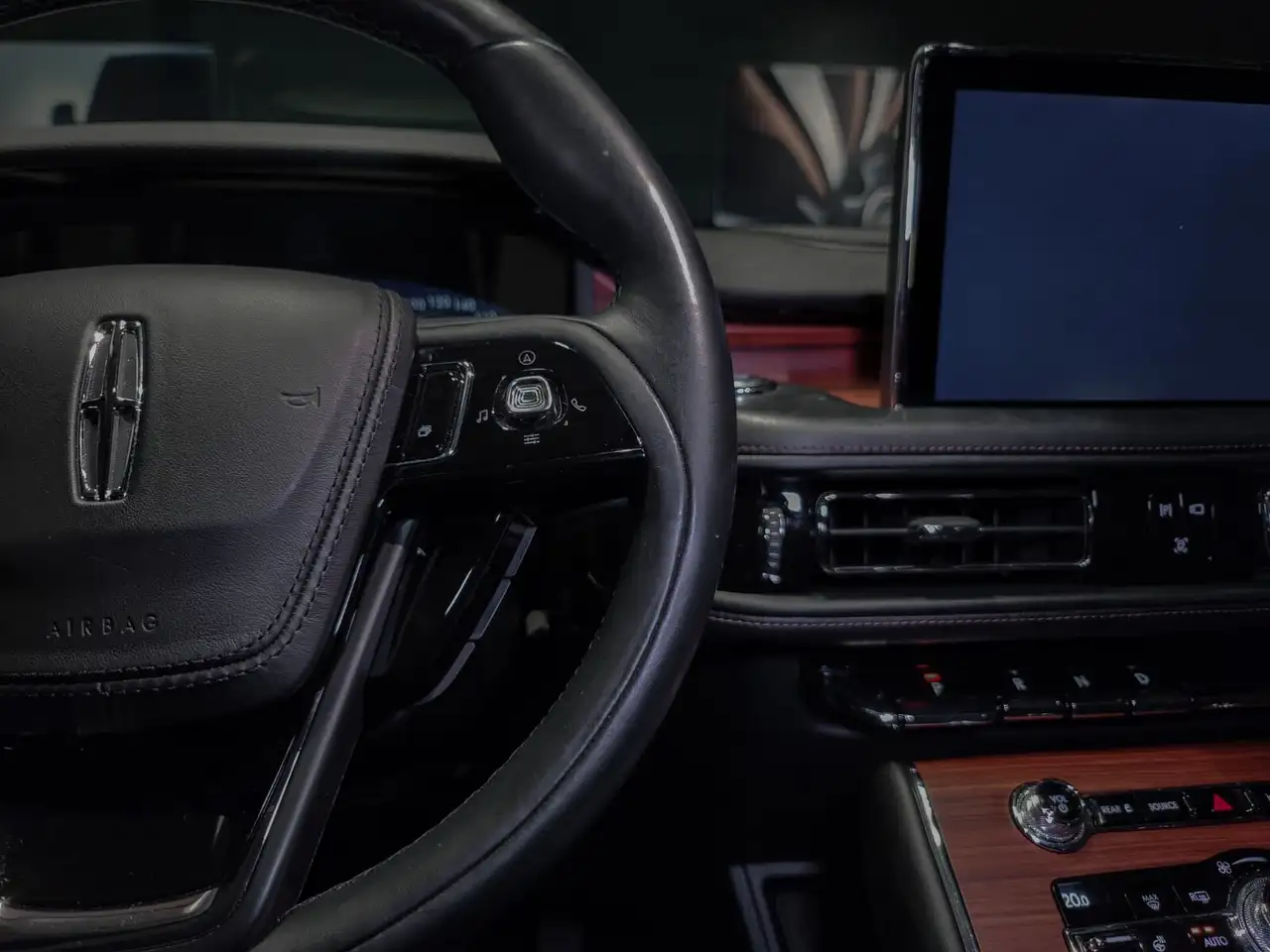 Lincoln Aviator снимка Lincoln Aviator