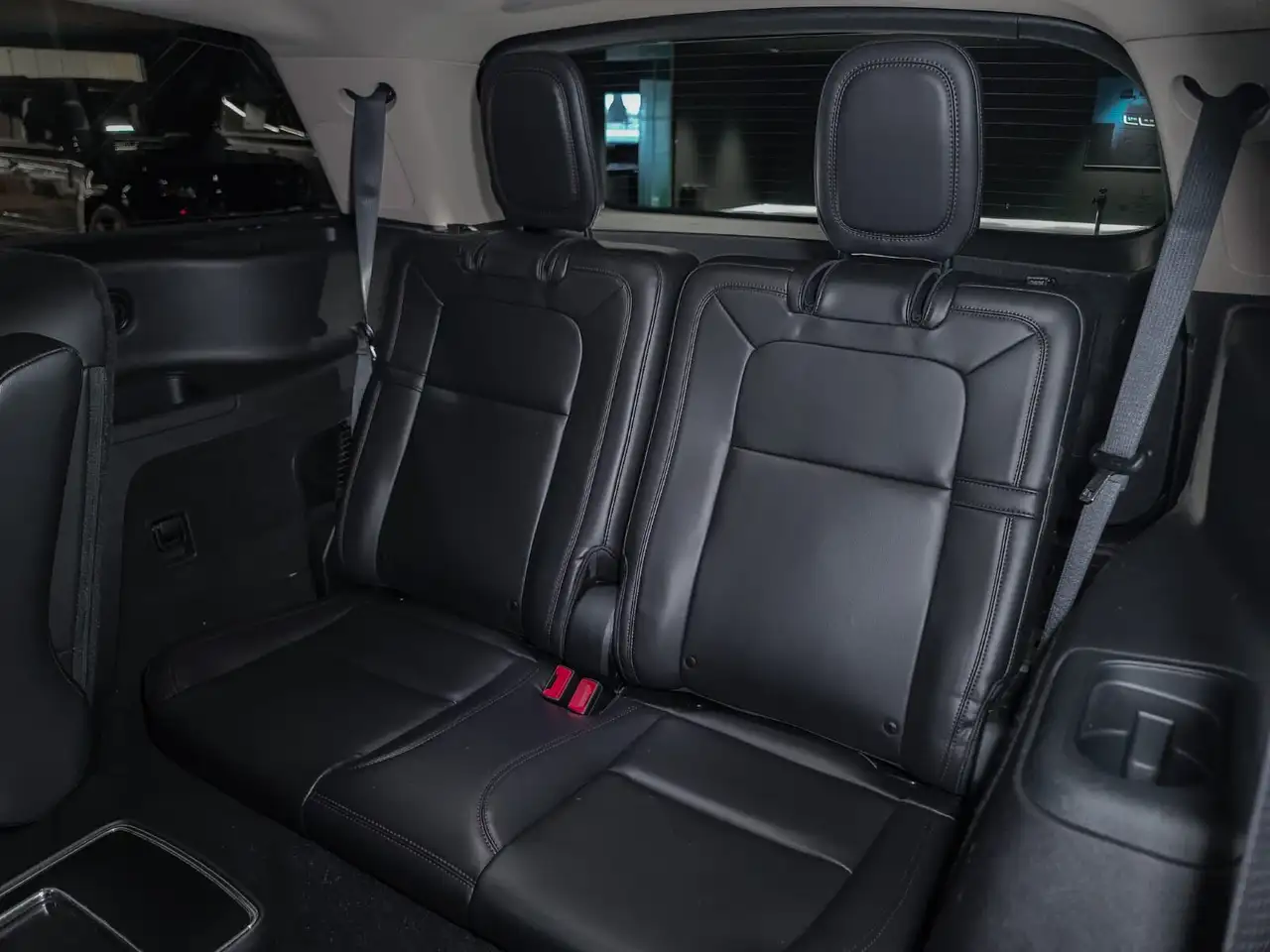 Lincoln Aviator снимка Lincoln Aviator