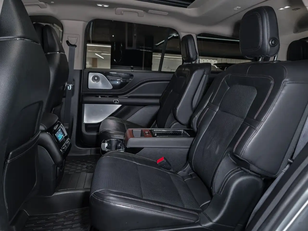 Lincoln Aviator снимка Lincoln Aviator