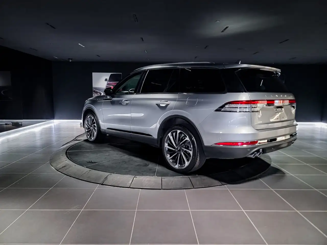 Lincoln Aviator снимка Lincoln Aviator