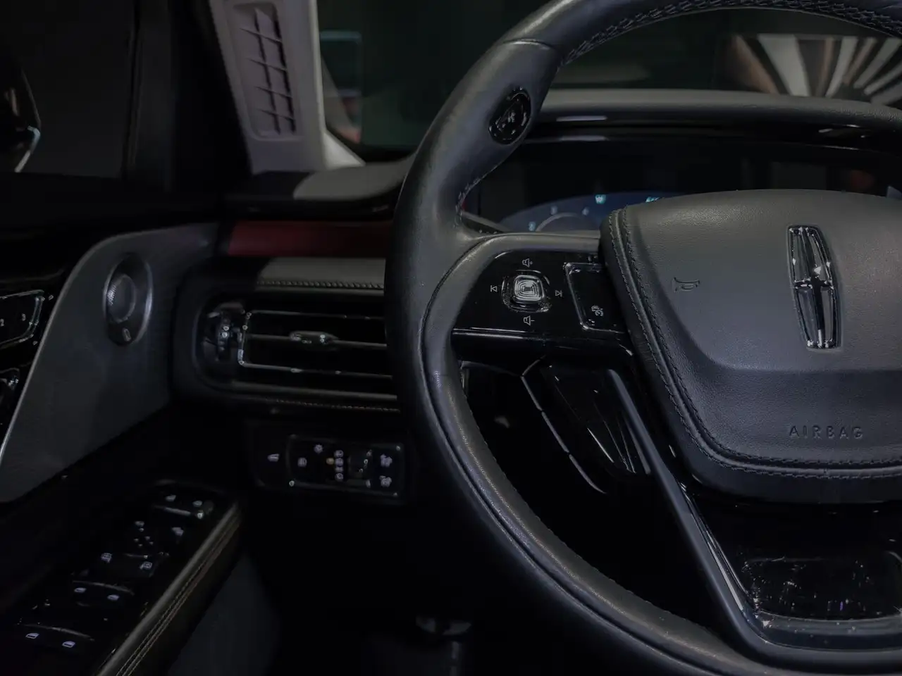 Lincoln Aviator снимка Lincoln Aviator