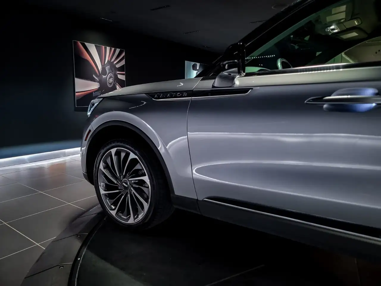 Lincoln Aviator снимка Lincoln Aviator
