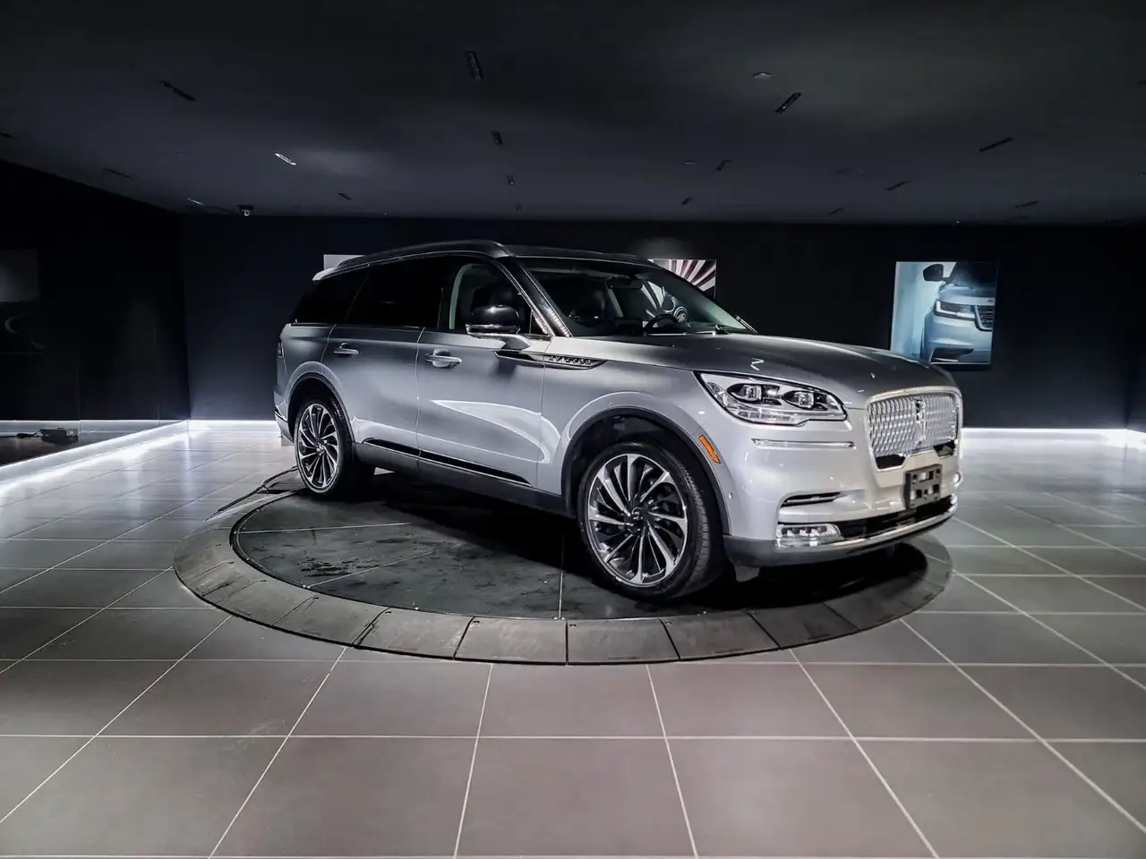 Lincoln Aviator снимка Lincoln Aviator