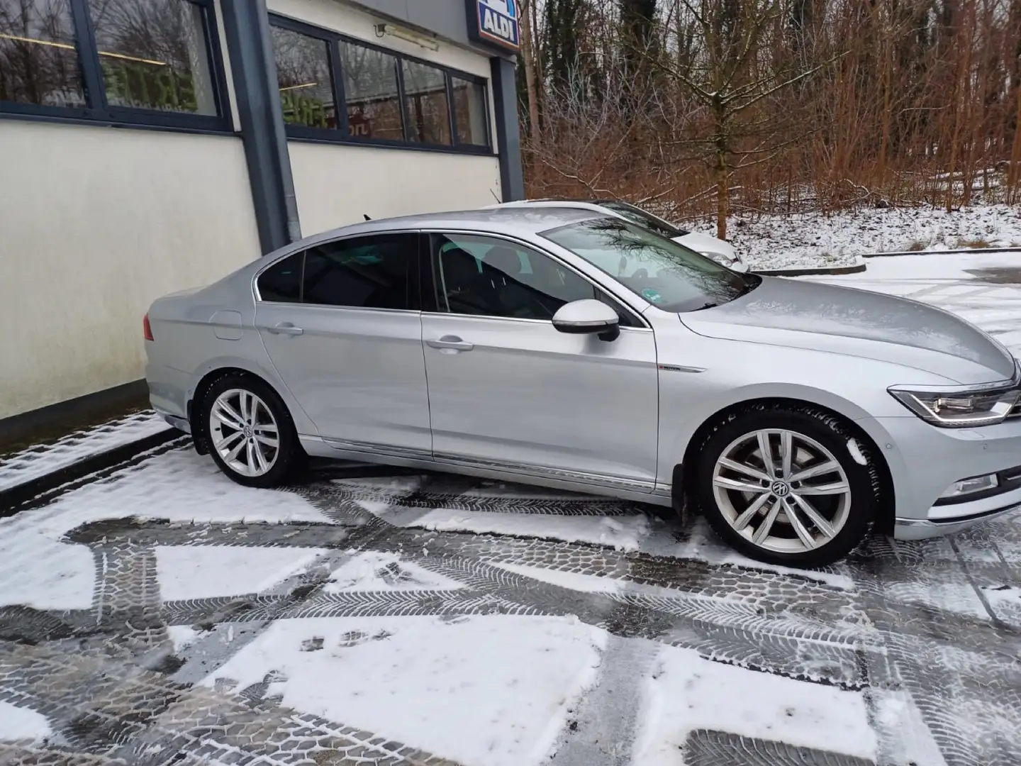 Volkswagen Passat 2.0 TDI SCR (BlueMotion Tech) 4Motion D Highline - 2