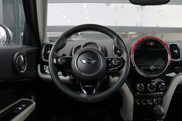 Mini Countryman view 3