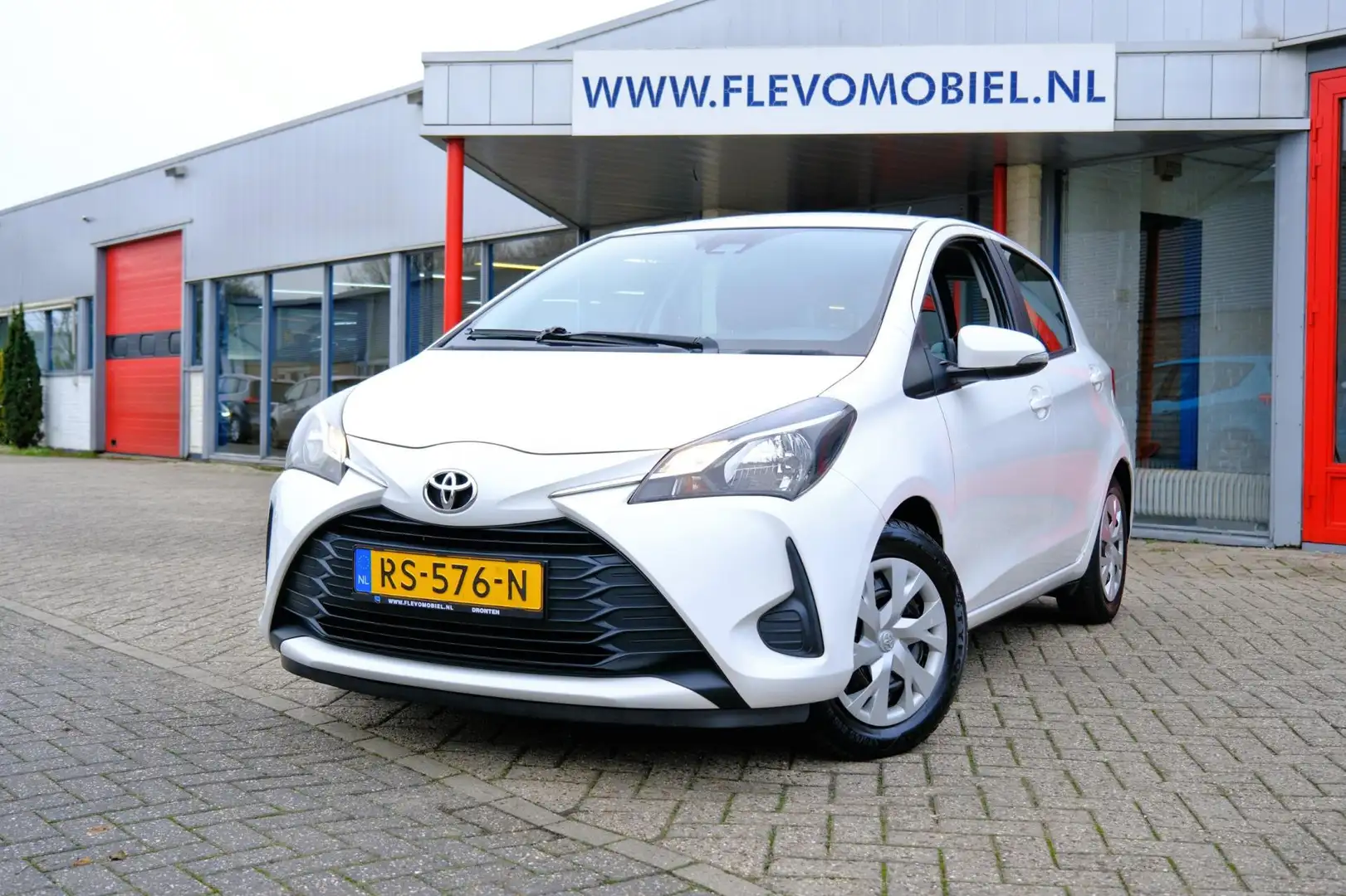 Toyota Yaris 1.0 VVT-i Comfort 5-drs *70.130km!* Airco|Lanewarn Wit - 1