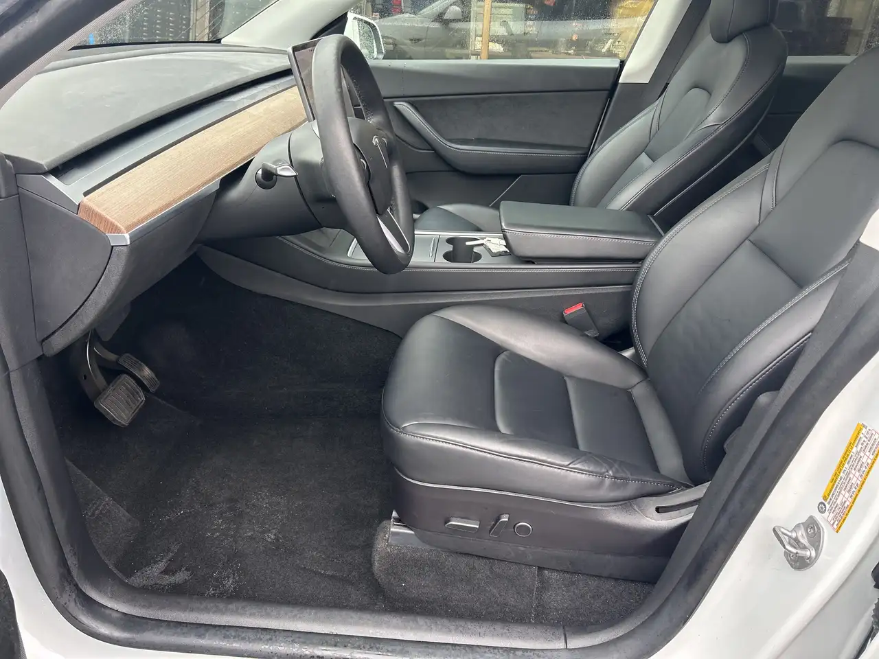 Tesla Model Y снимка Tesla Model Y