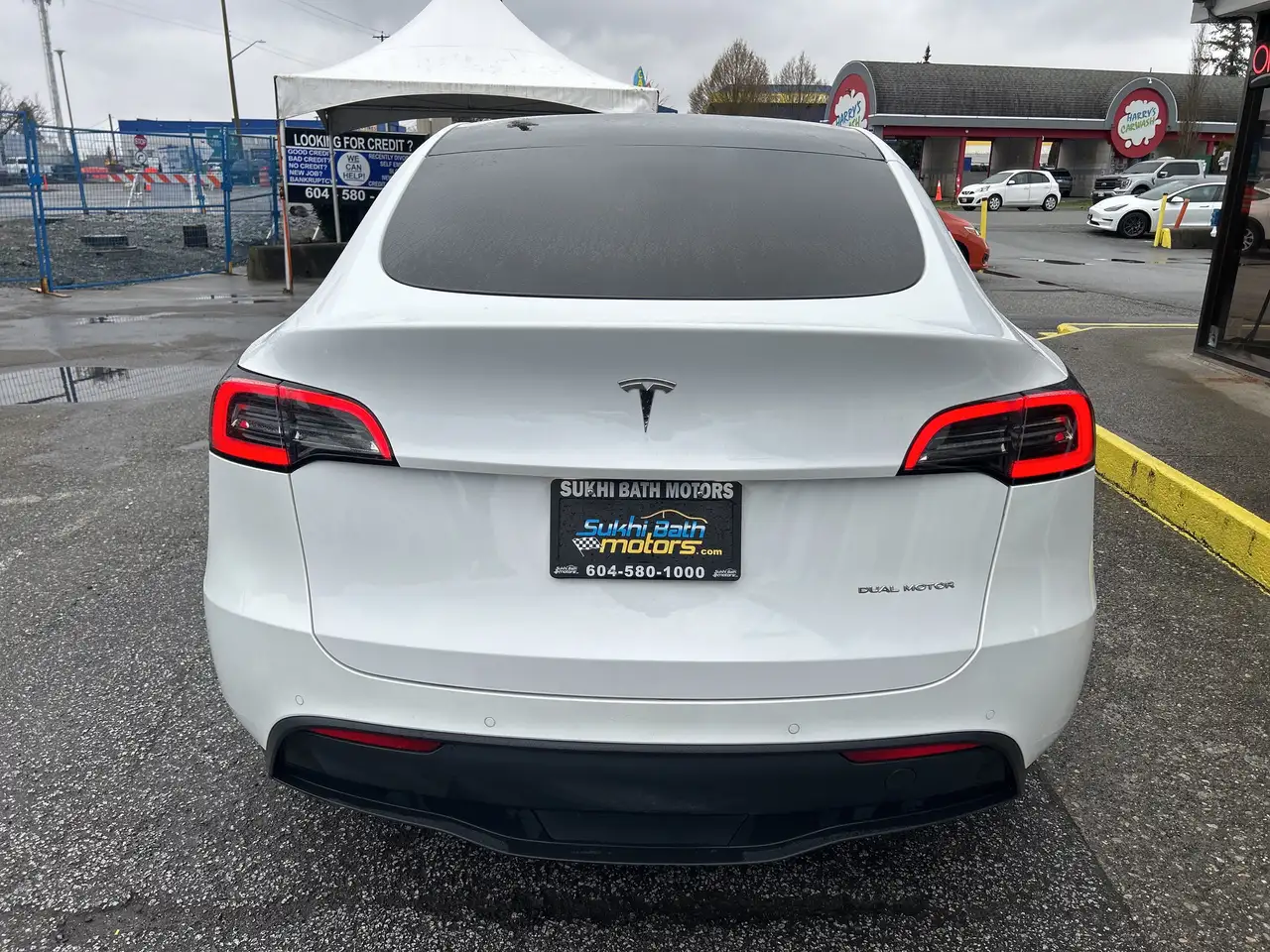 Tesla Model Y снимка Tesla Model Y