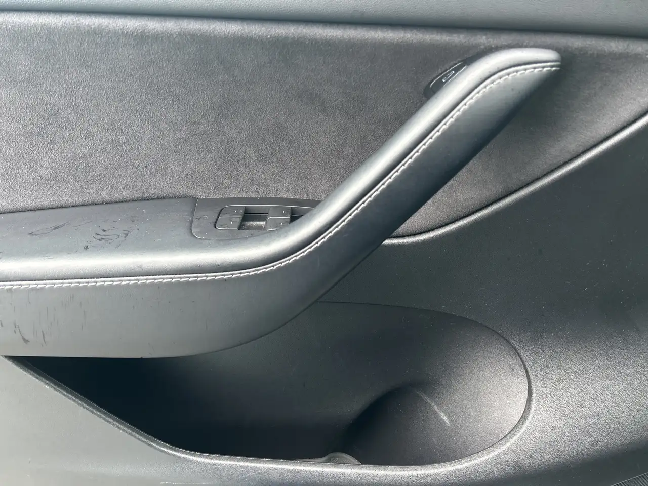 Tesla Model Y снимка Tesla Model Y