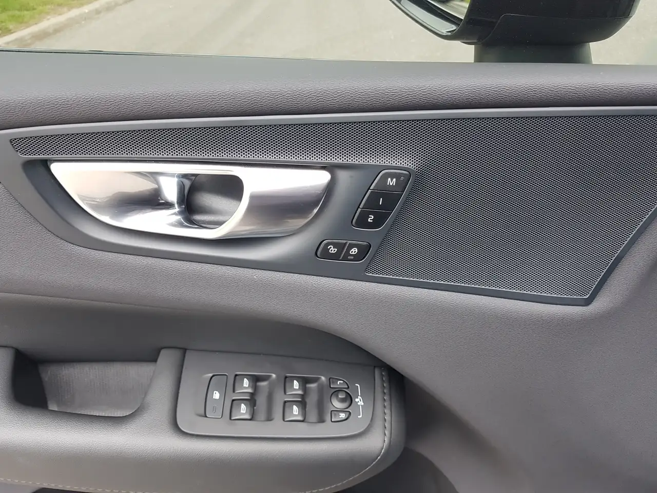 Volvo XC60 снимка Volvo XC60