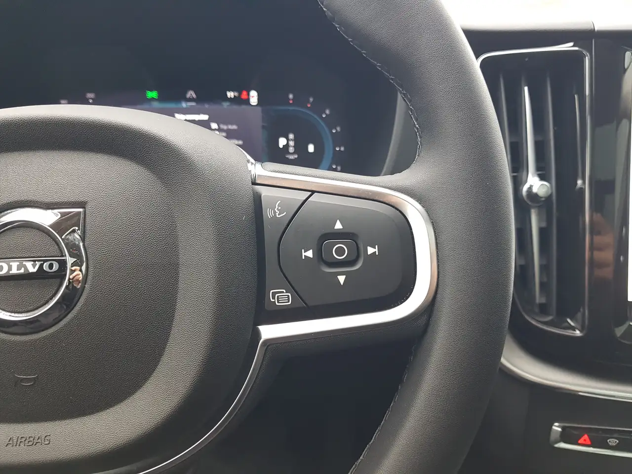 Volvo XC60 снимка Volvo XC60