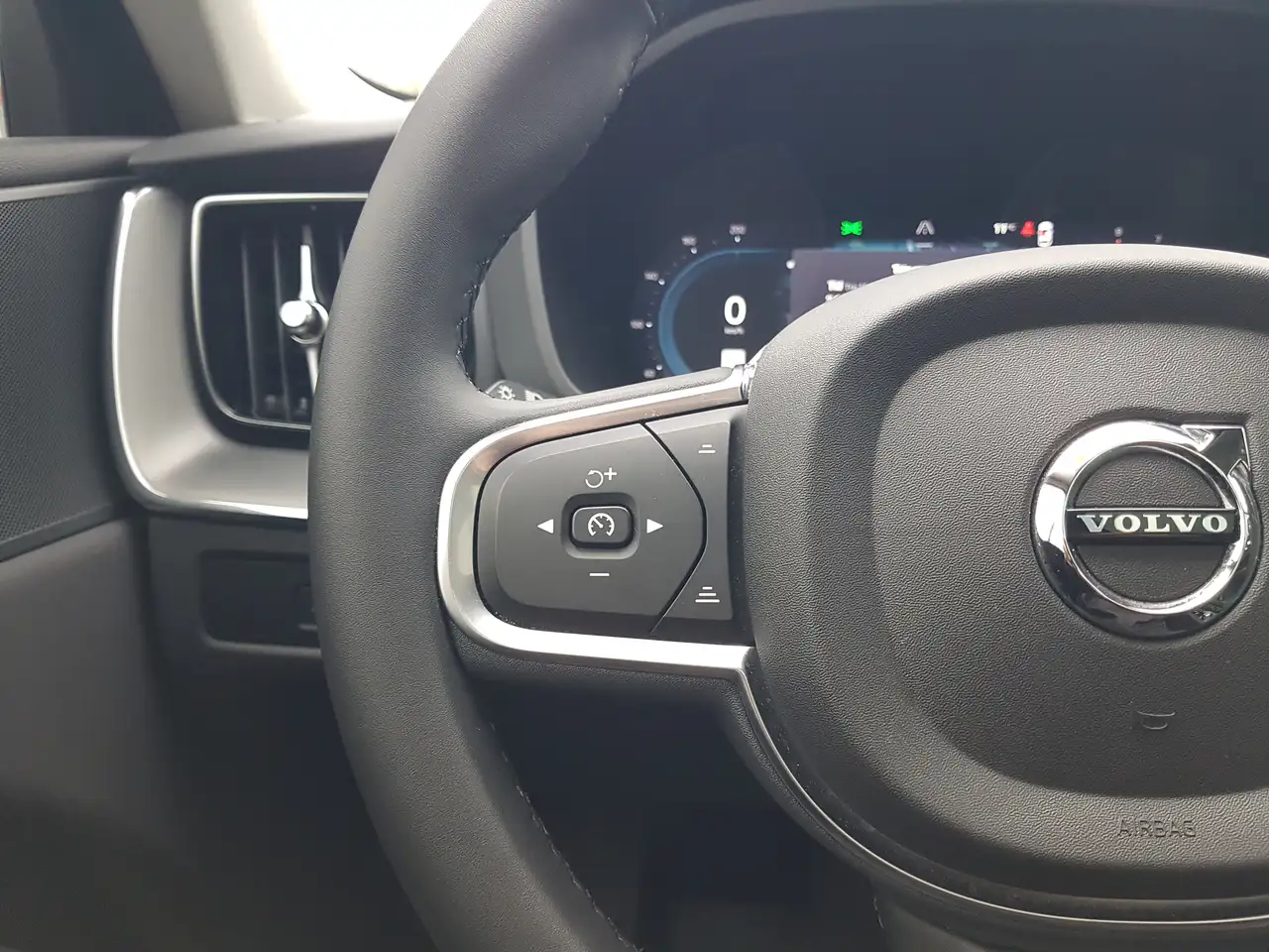 Volvo XC60 снимка Volvo XC60