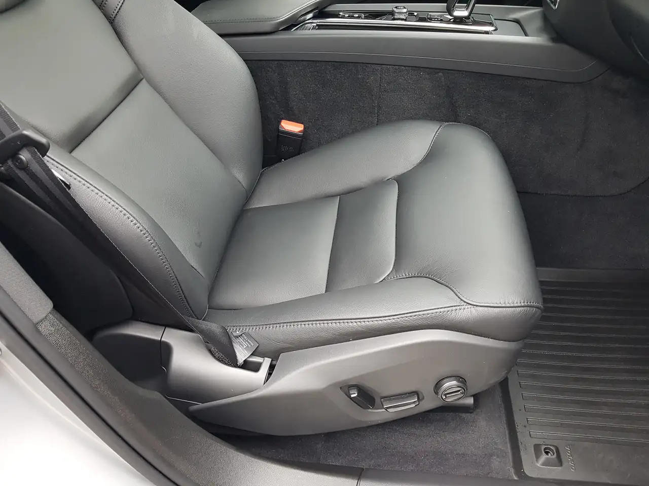 Volvo XC60 снимка Volvo XC60