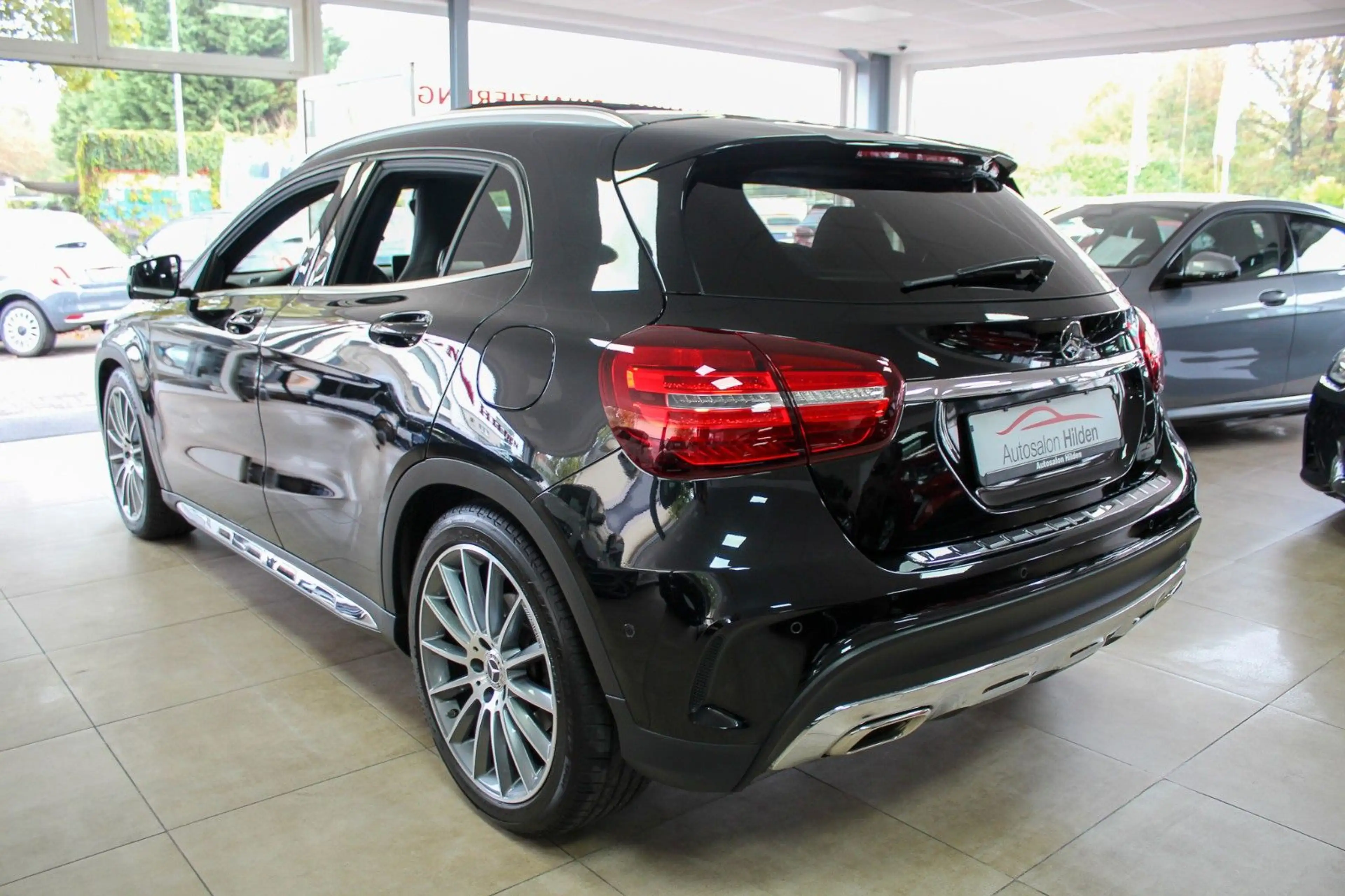 Mercedes-Benz GLA 250 4Matic AMG-Line Automatik Pano Kamera — photo 6