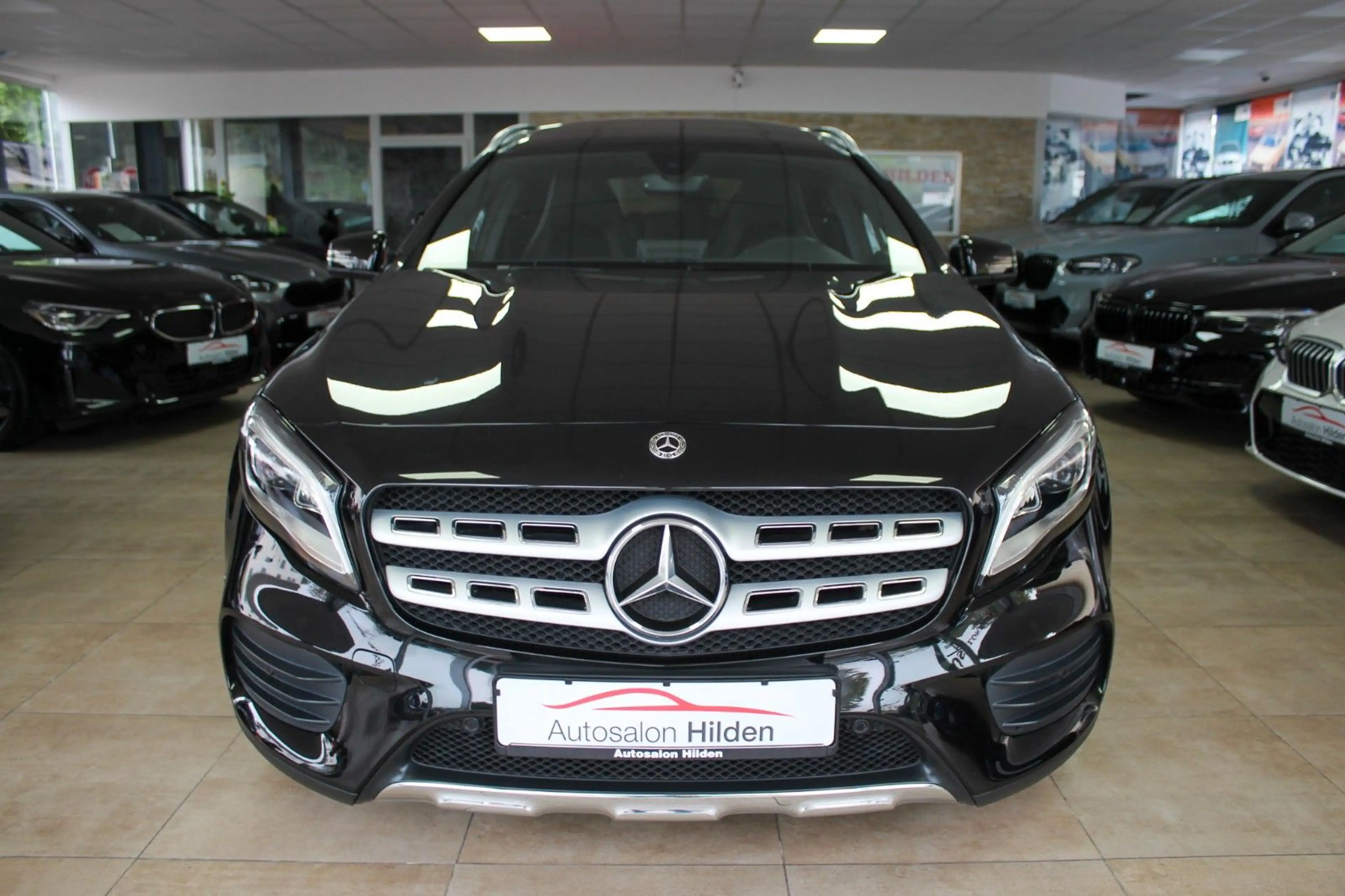 Mercedes-Benz GLA 250 4Matic AMG-Line Automatik Pano Kamera — photo 2
