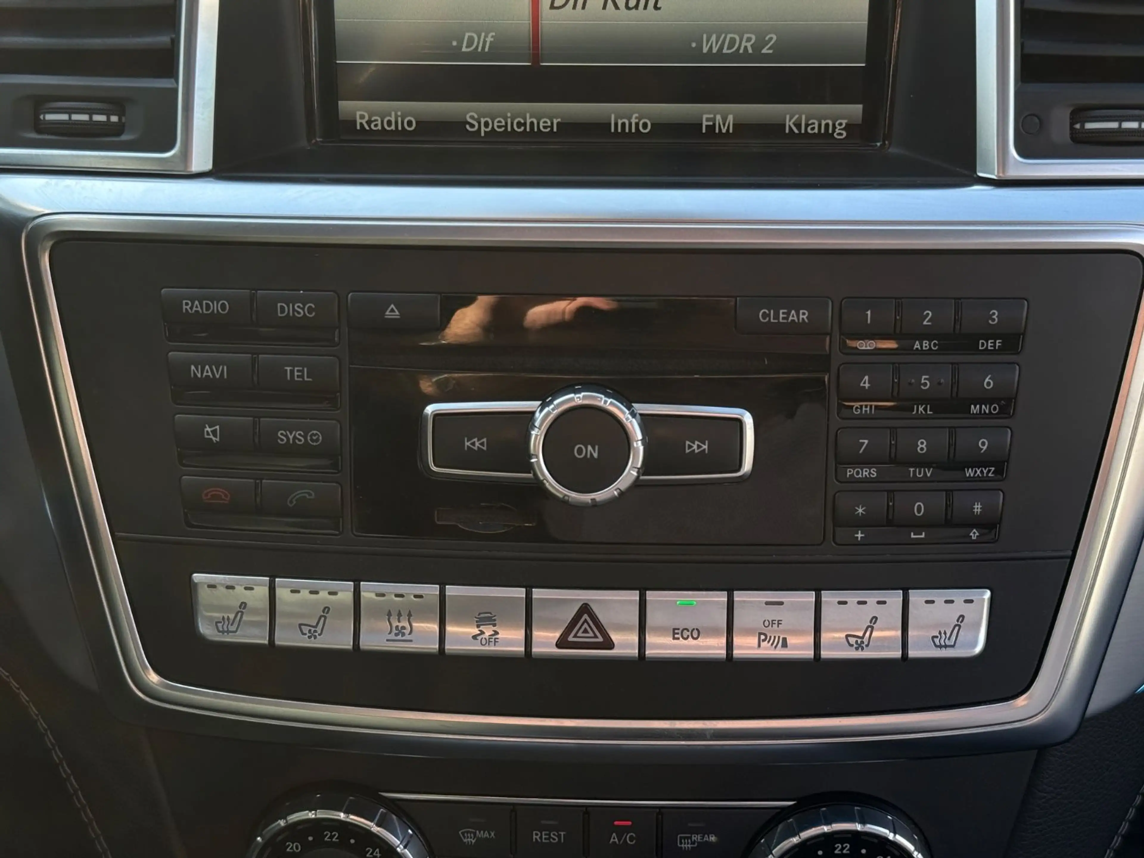 Mercedes-Benz GL 350 4Matic *AMG*7SITZ*360*AHK*HARMAN SURROUND — photo 27