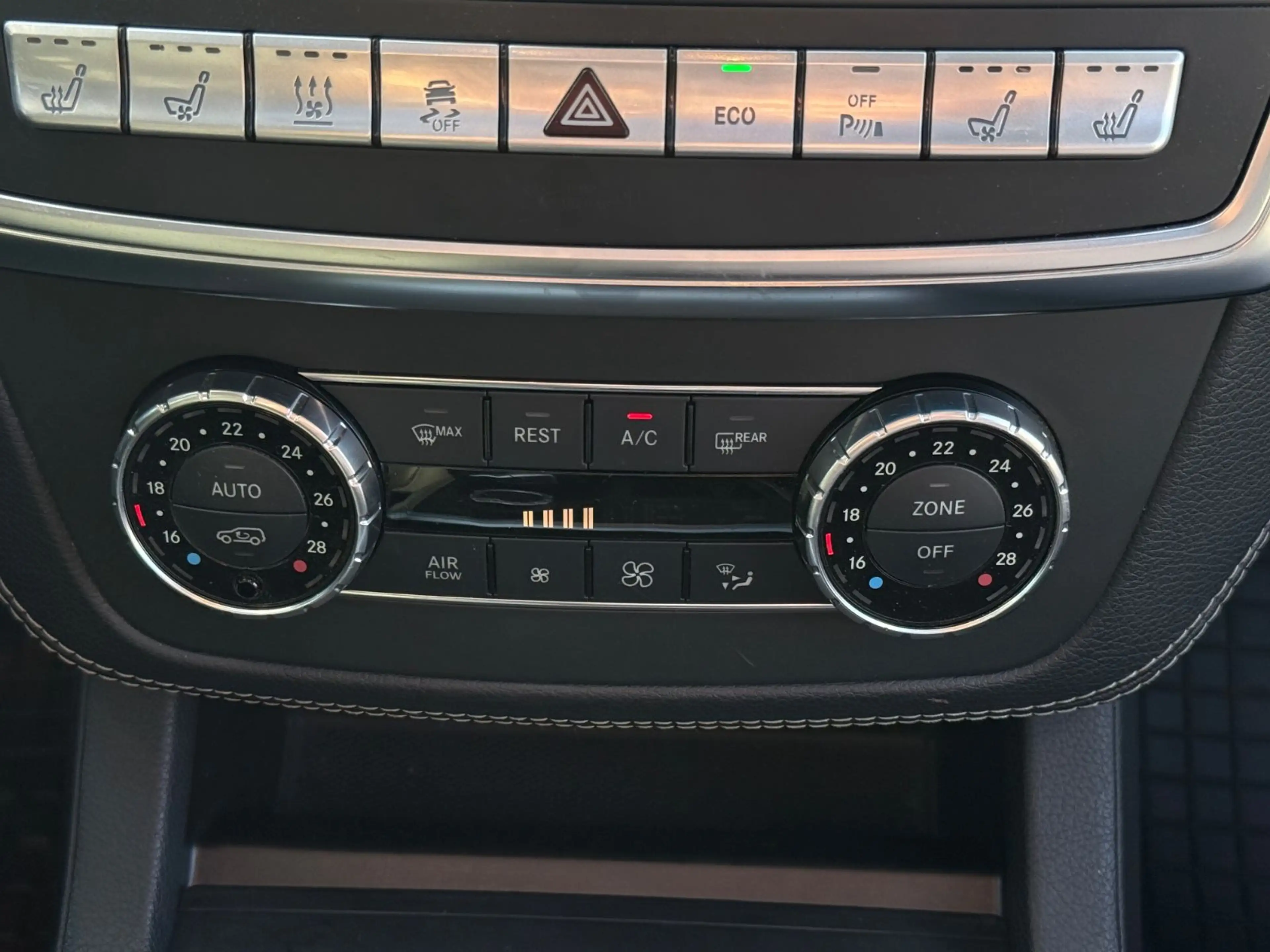 Mercedes-Benz GL 350 4Matic *AMG*7SITZ*360*AHK*HARMAN SURROUND — photo 32
